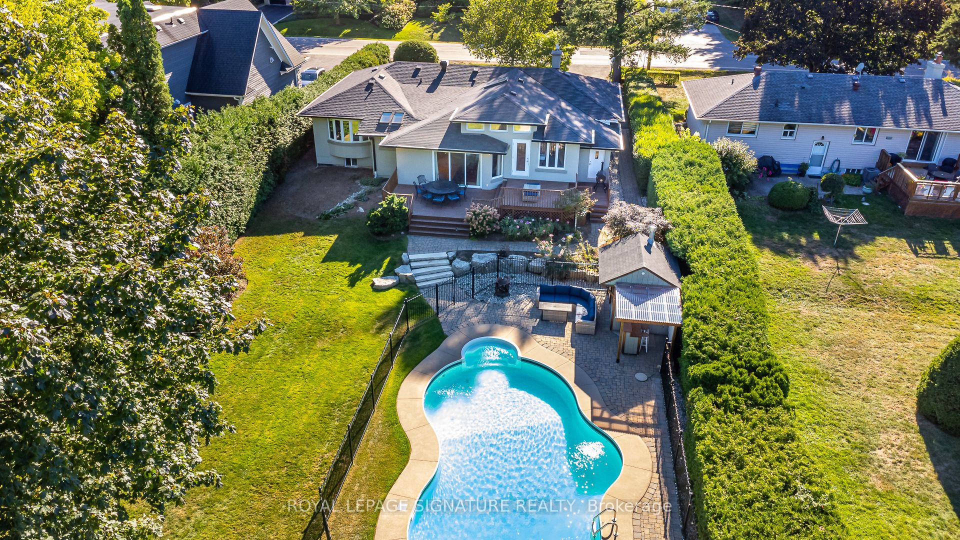 383 Maplehurst Avenue Property Photo 1