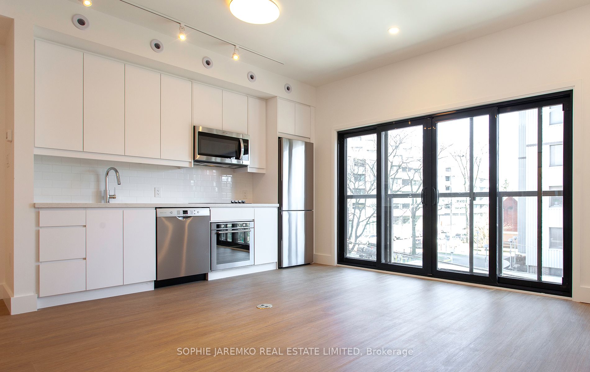 #5 - 415 Roncesvalles Avenue Property Photo 1