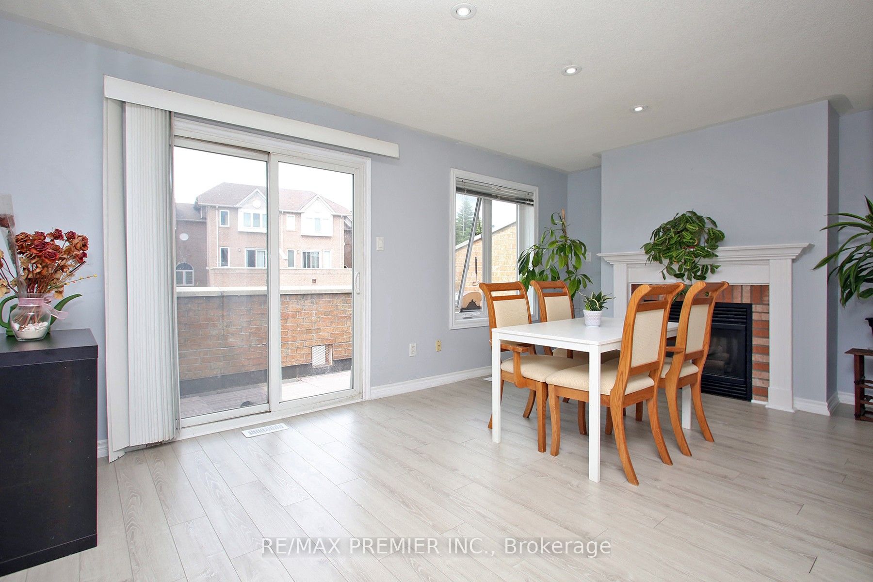 45 Bristol Road E 37 Property Photo 6