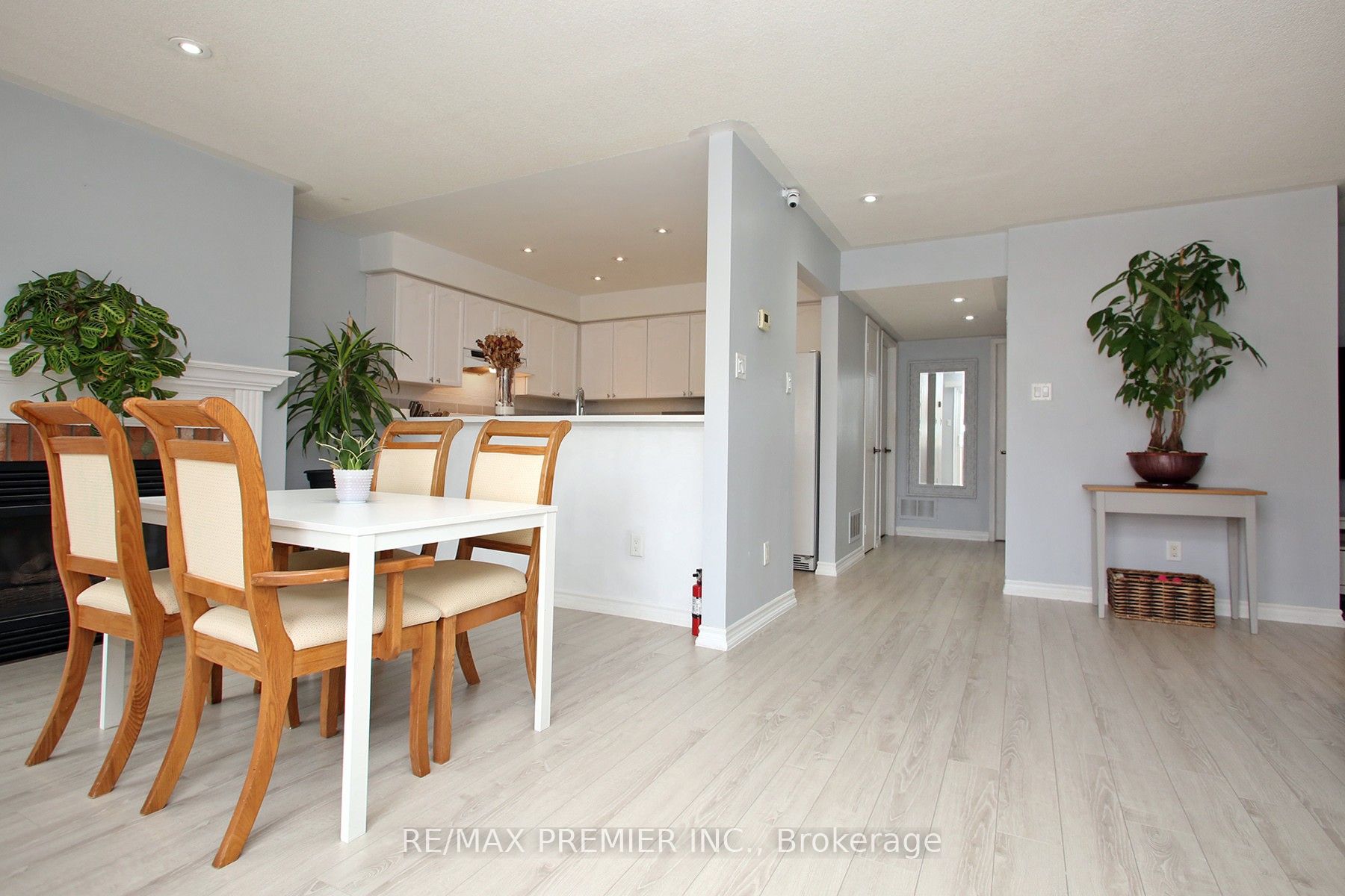 45 Bristol Road E 37 Property Photo 8
