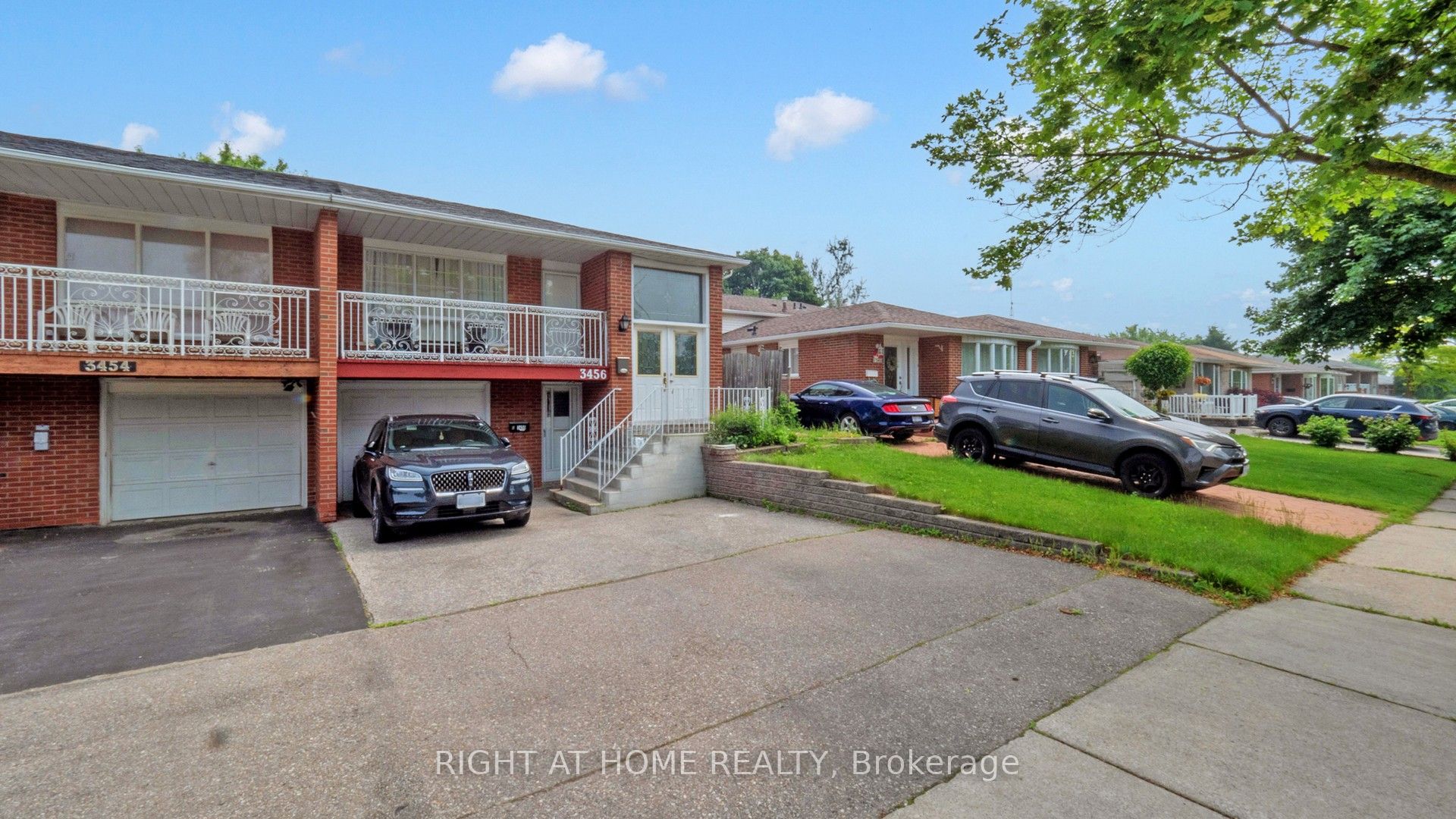 3456 Oakglade Crescent Property Photo 1