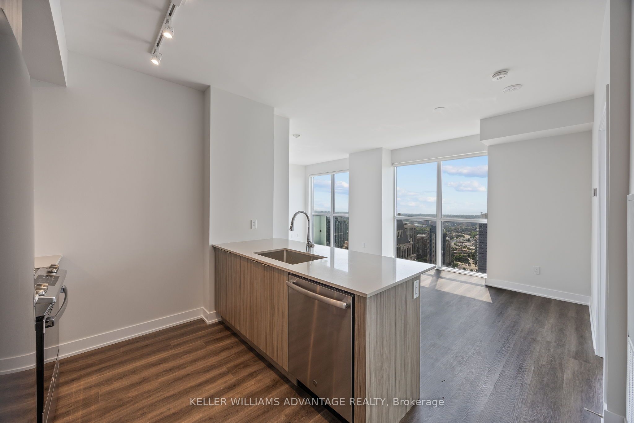 #4703 - 430 Square One Drive Property Photo 6