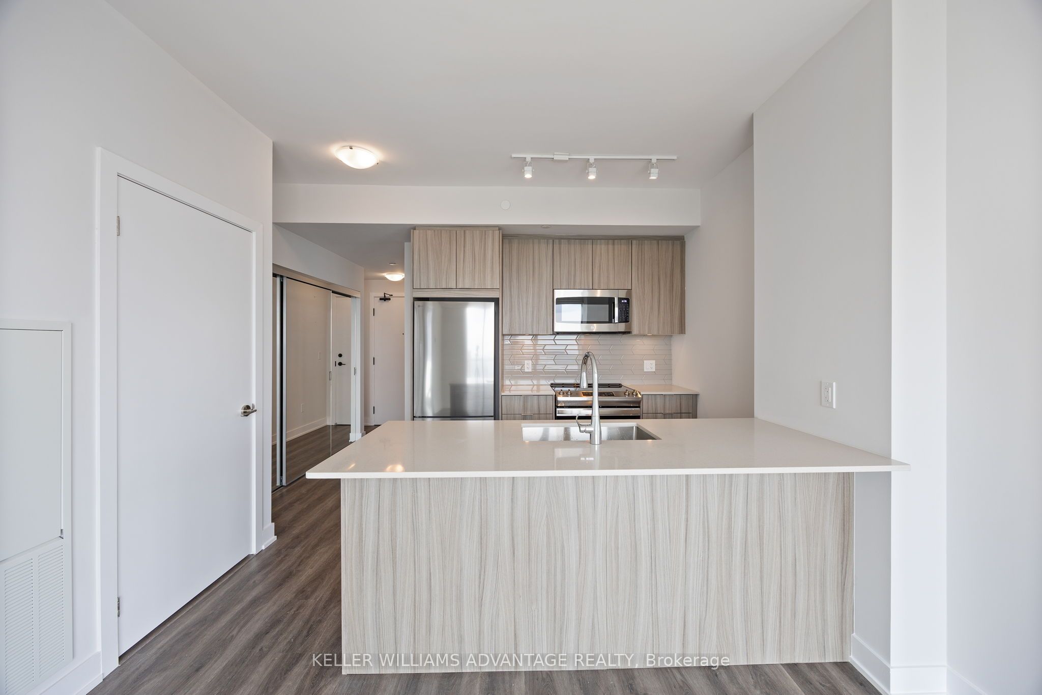 #4703 - 430 Square One Drive Property Photo 8