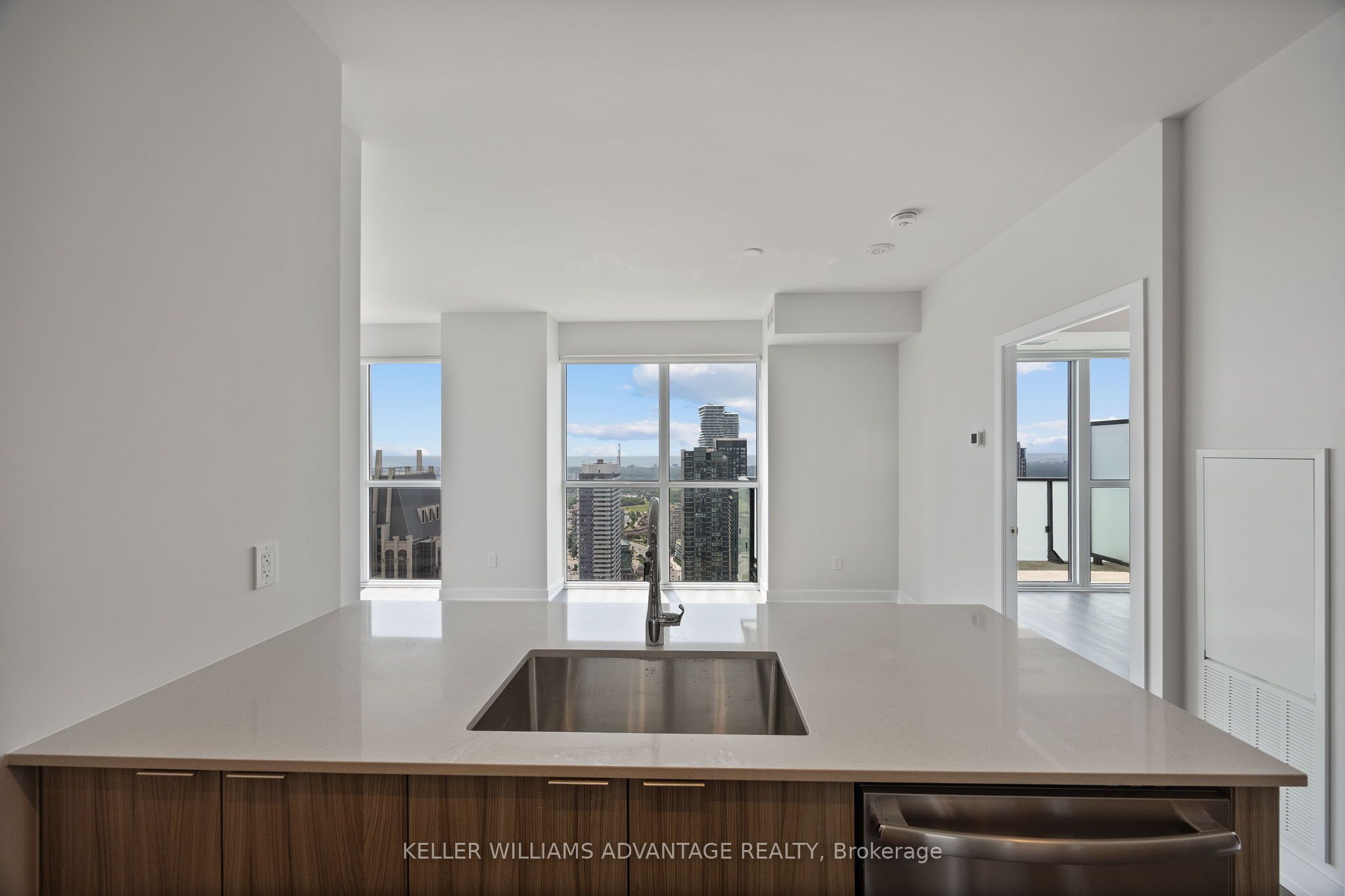 #4703 - 430 Square One Drive Property Photo 9