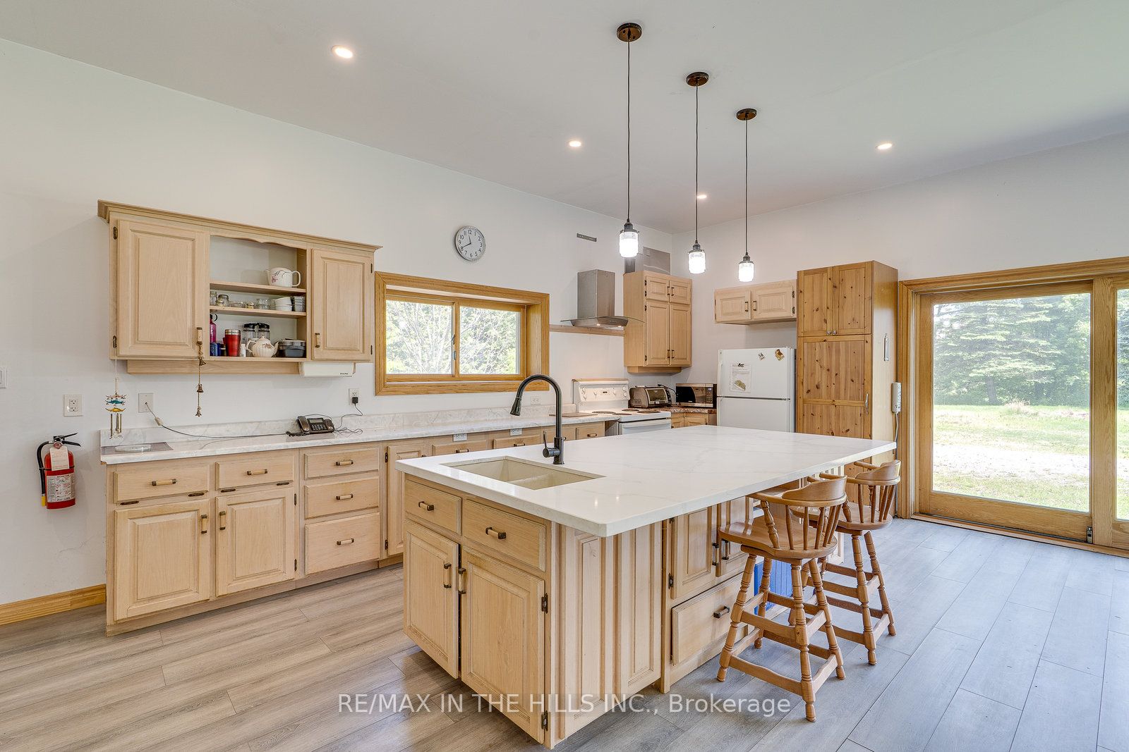 20643 Kennedy Road Property Photo 6