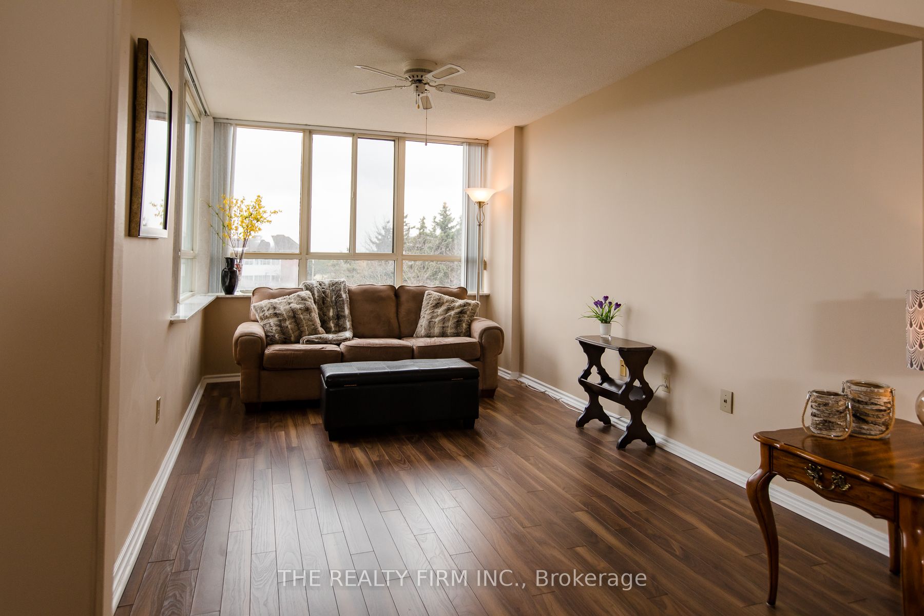 100 County Court Boulevard 406 Property Photo 11
