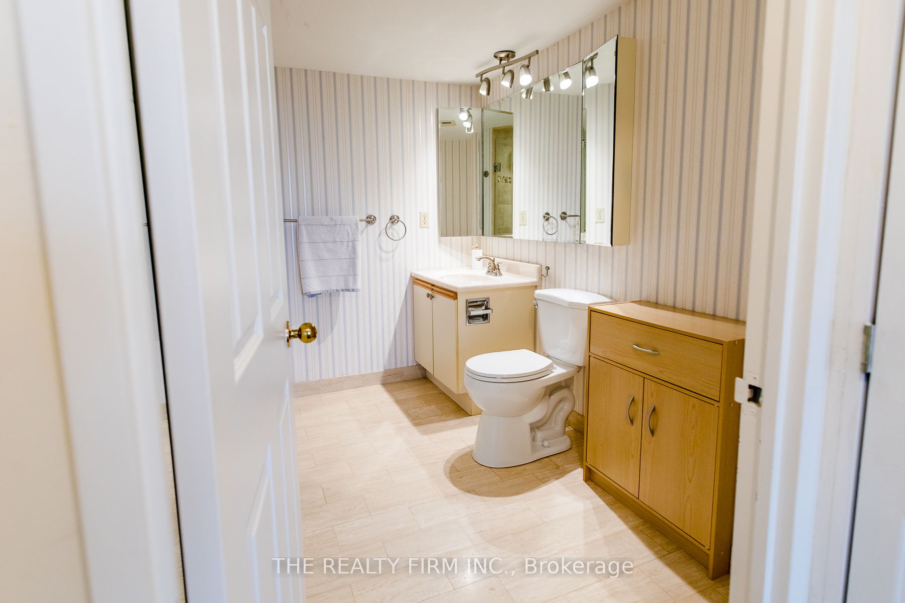 100 County Court Boulevard 406 Property Photo 26