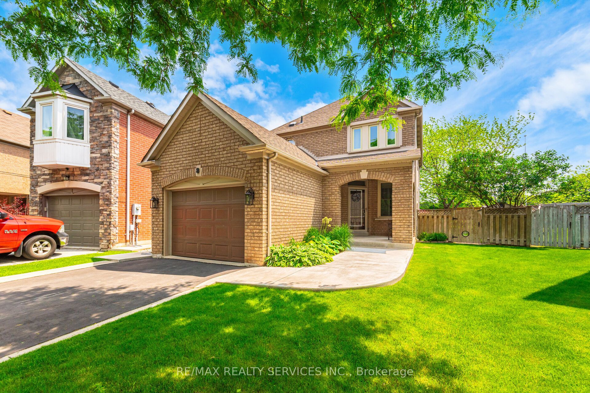 8 Inwood Place Property Photo 1