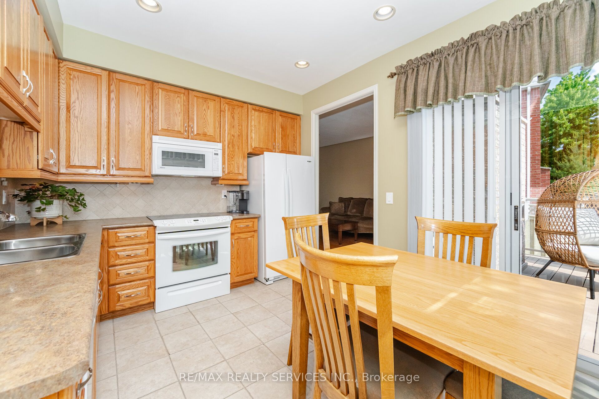 8 Inwood Place Property Photo 11