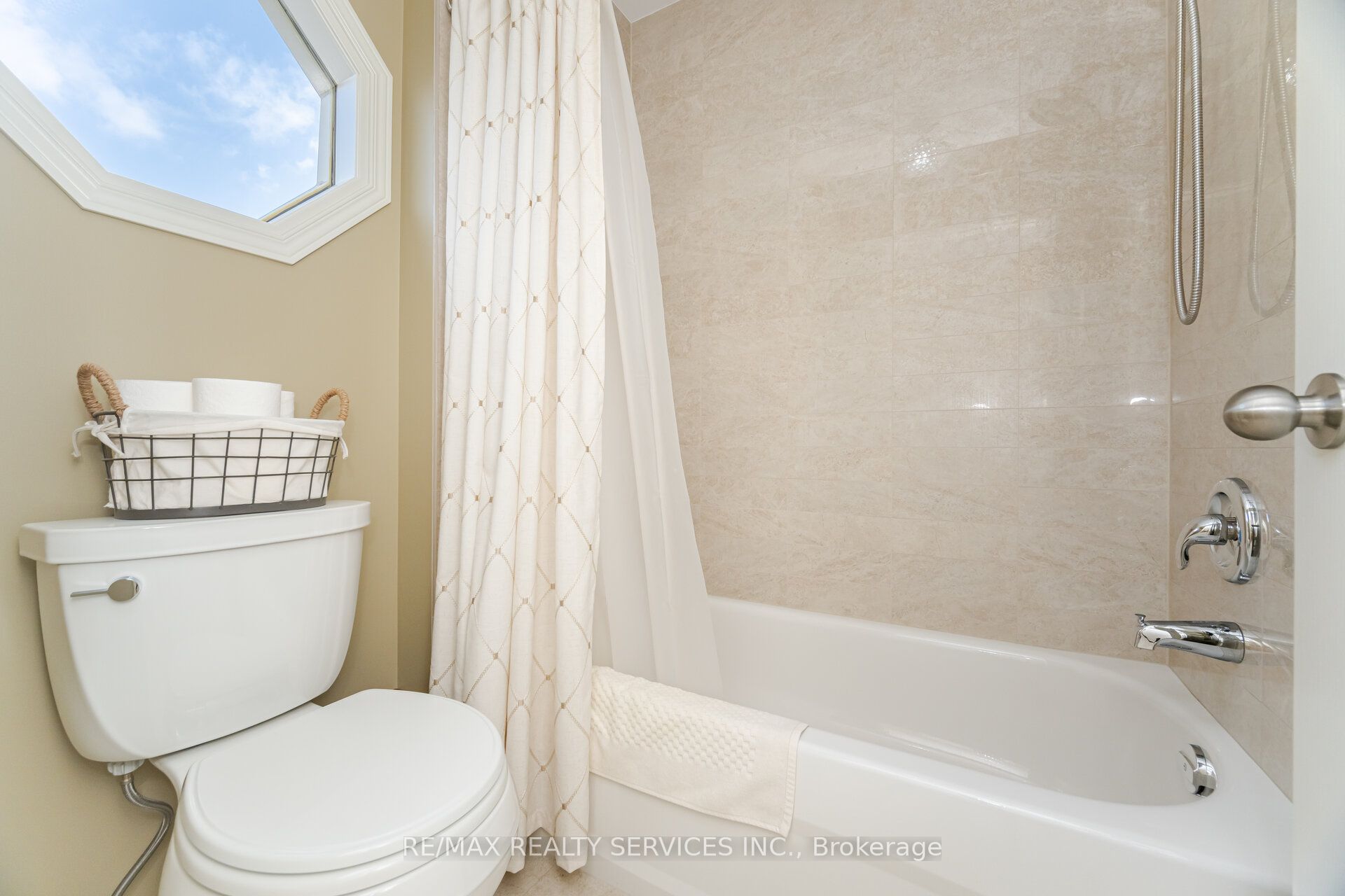 8 Inwood Place Property Photo 27