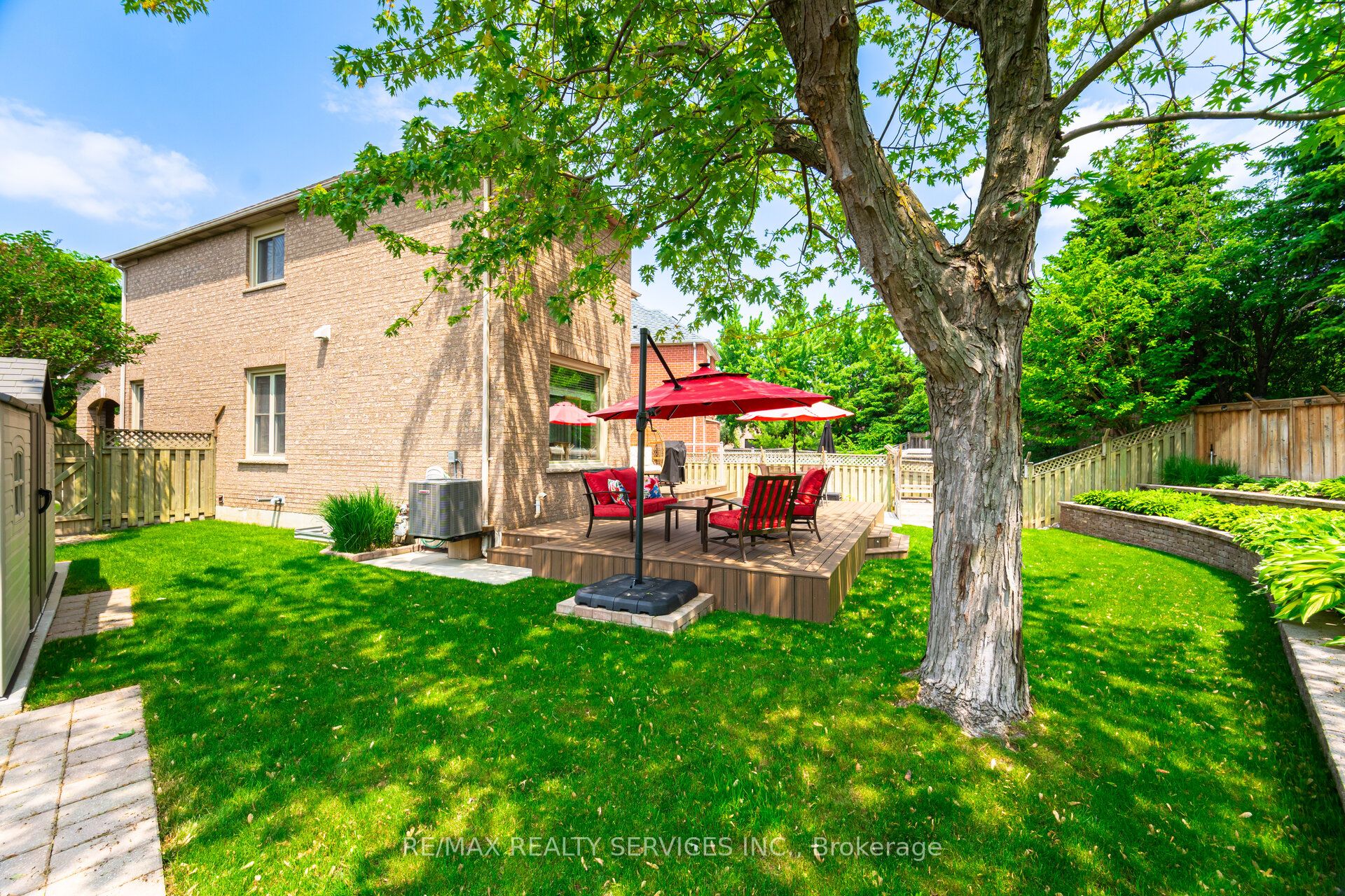 8 Inwood Place Property Photo 37