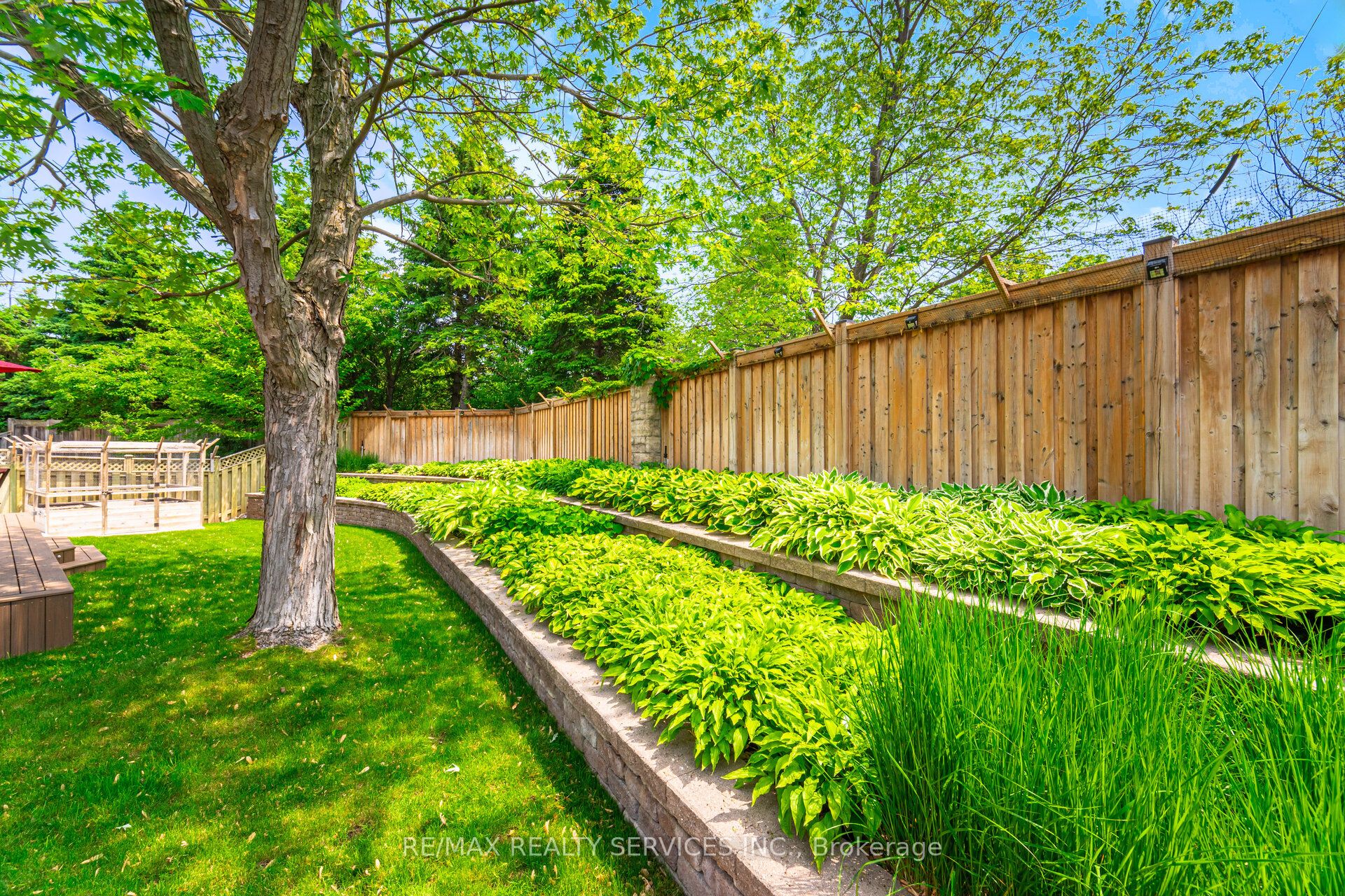 8 Inwood Place Property Photo 40