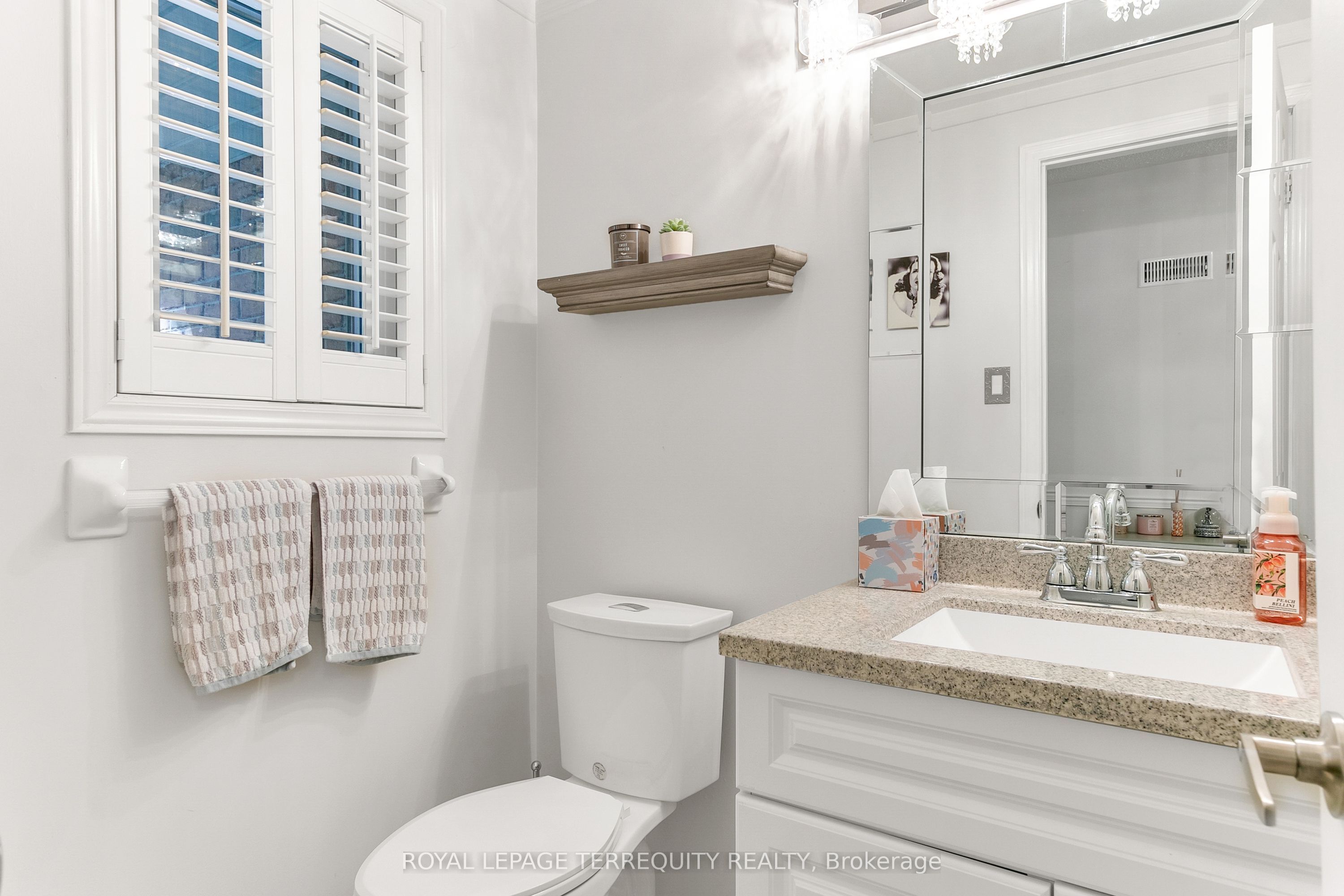 372 Queens Drive Property Photo 4