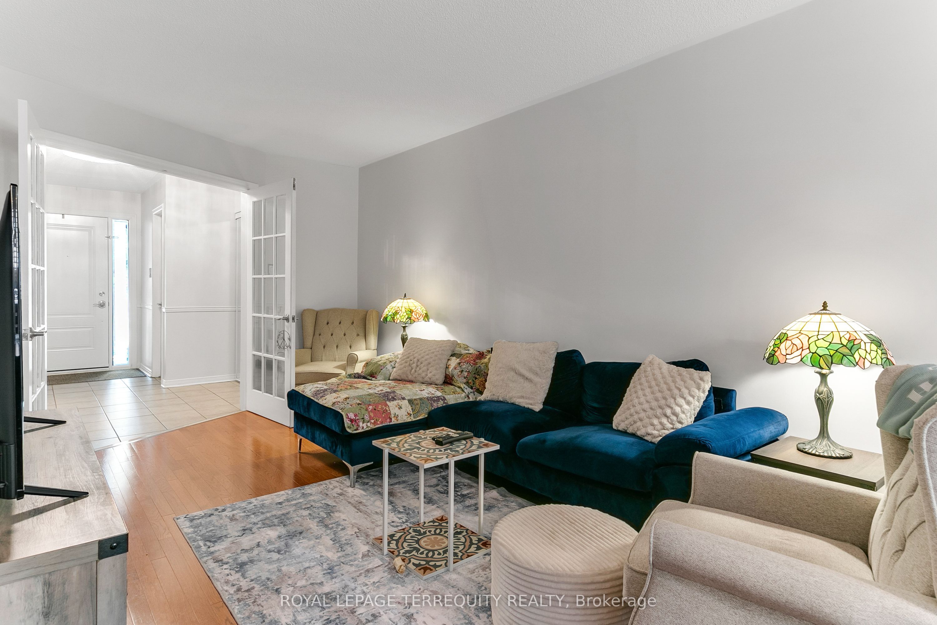 372 Queens Drive Property Photo 5