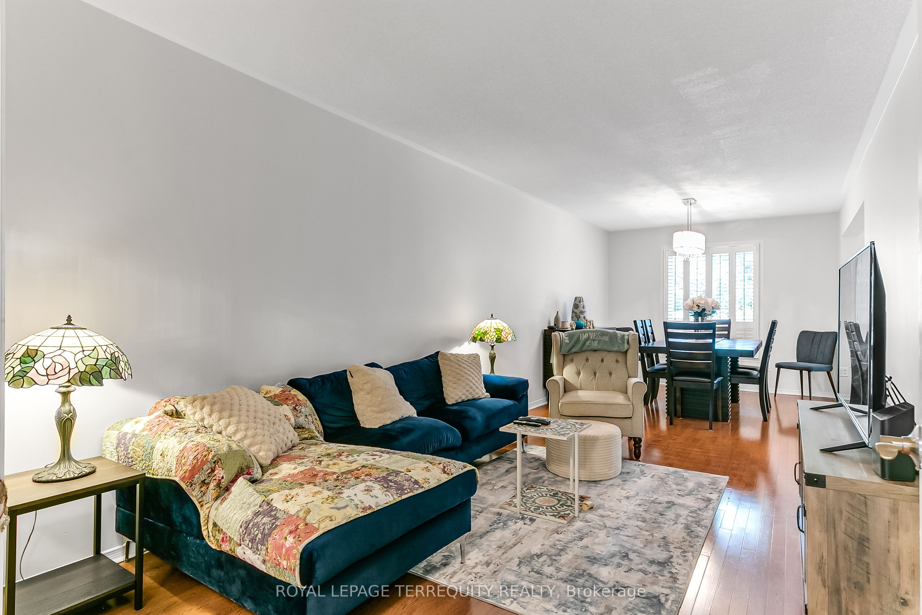 372 Queens Drive Property Photo 6