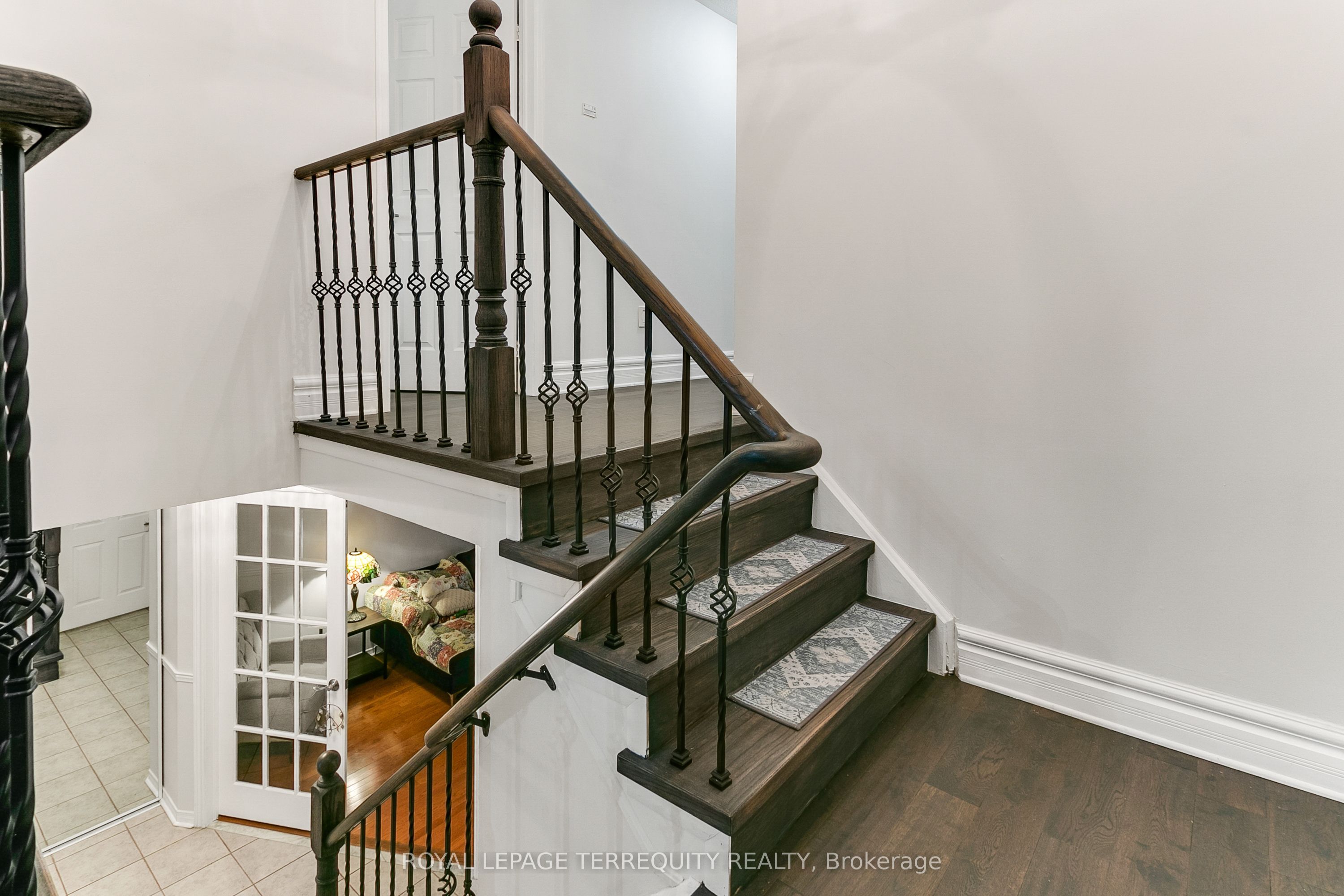 372 Queens Drive Property Photo 16