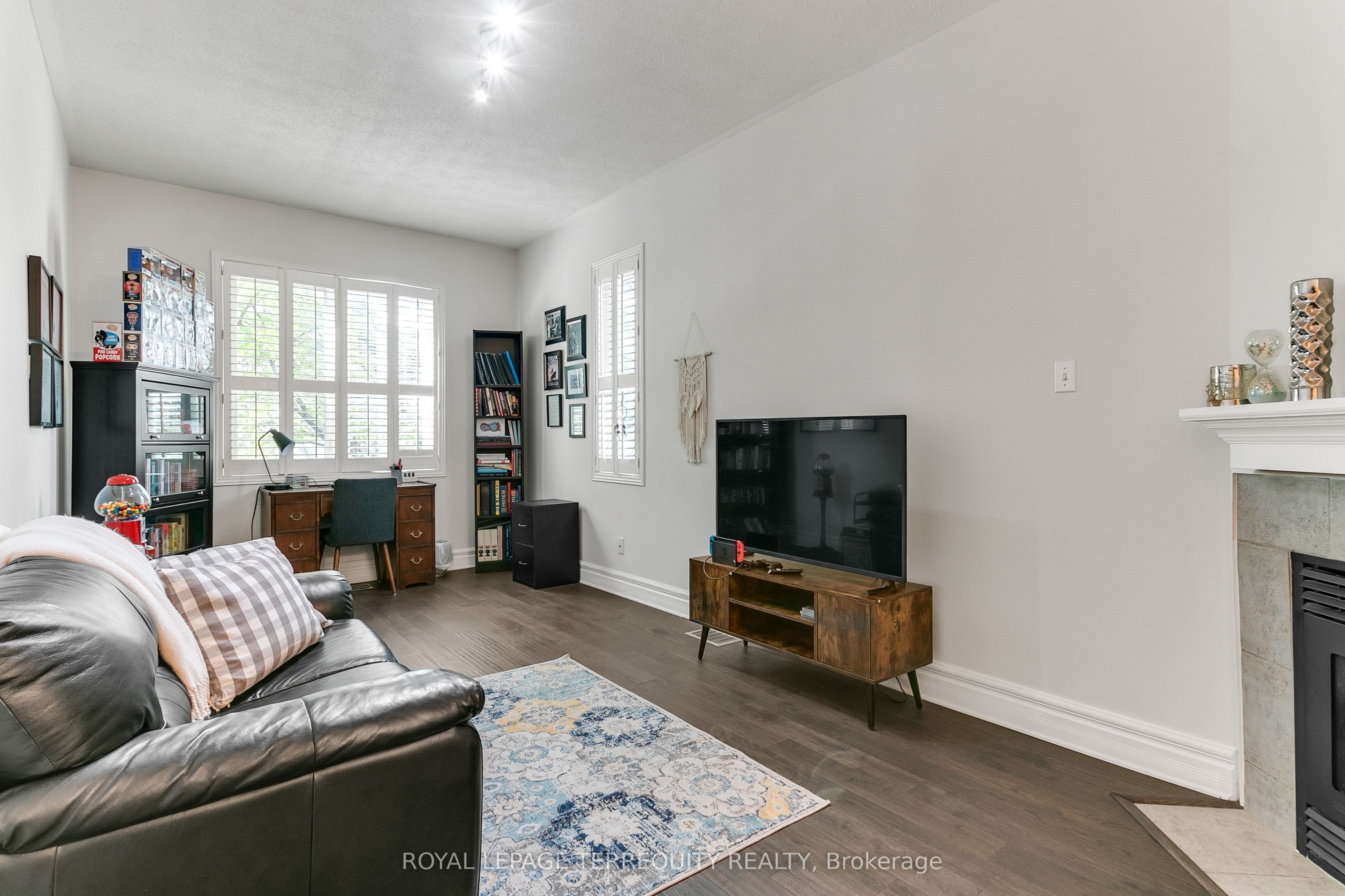 372 Queens Drive Property Photo 18