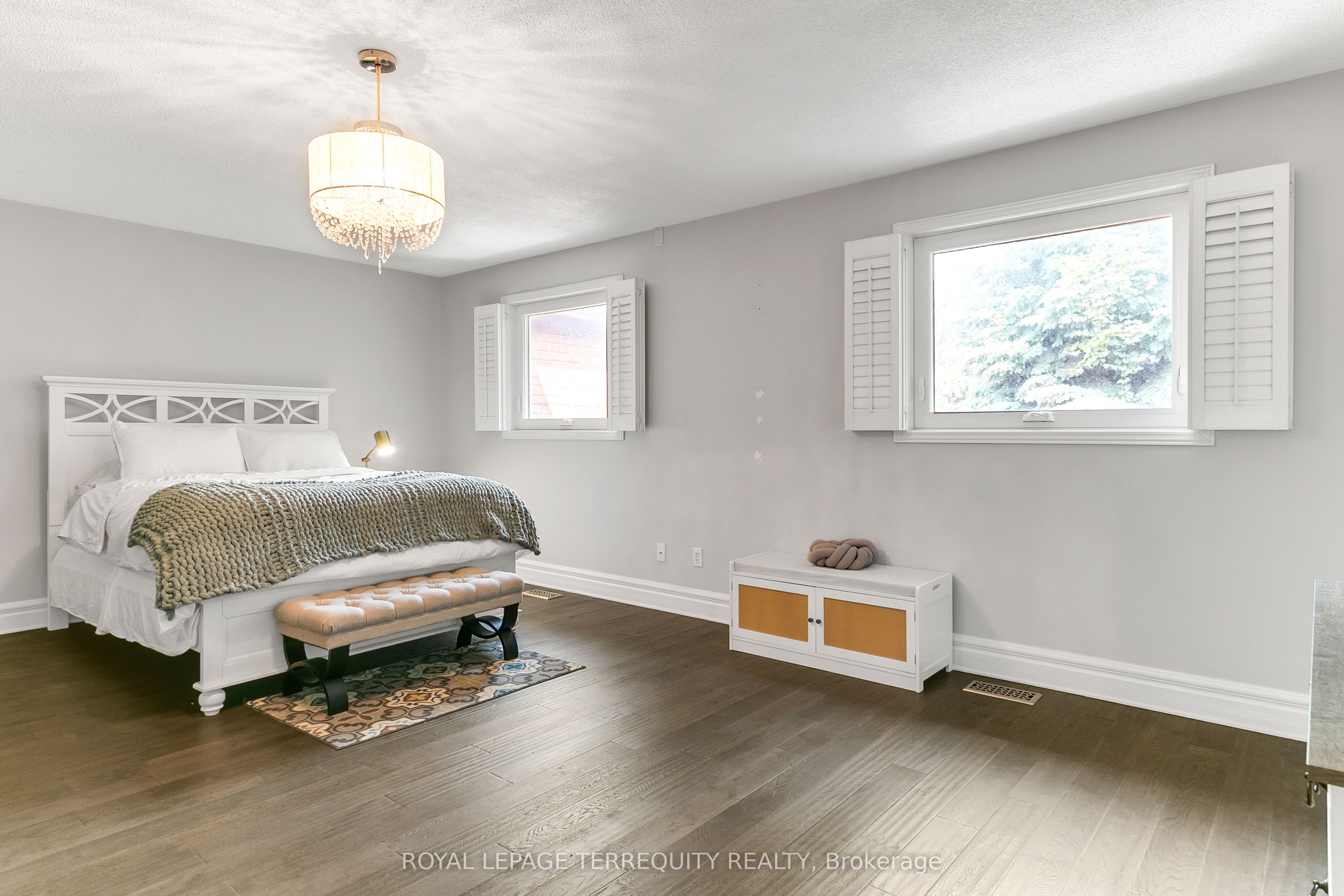372 Queens Drive Property Photo 19