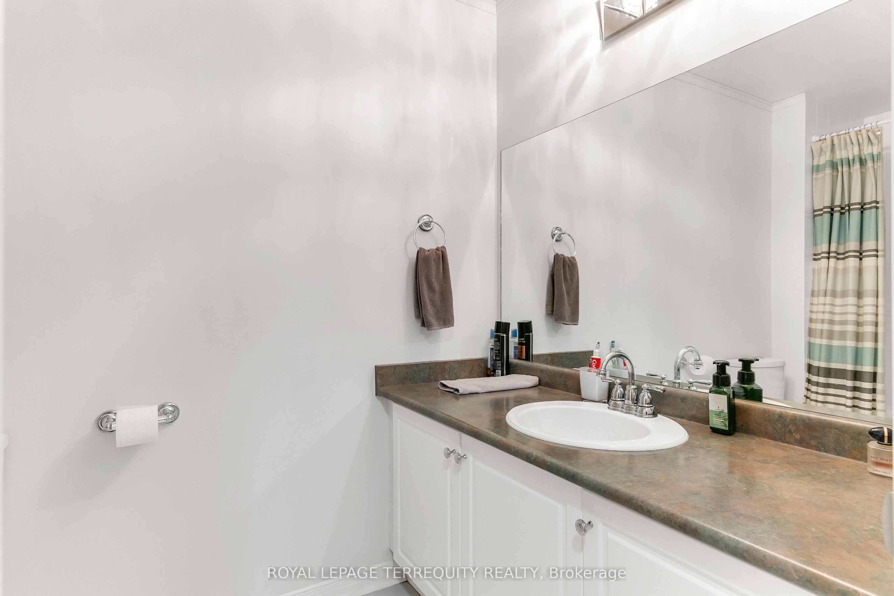 372 Queens Drive Property Photo 25
