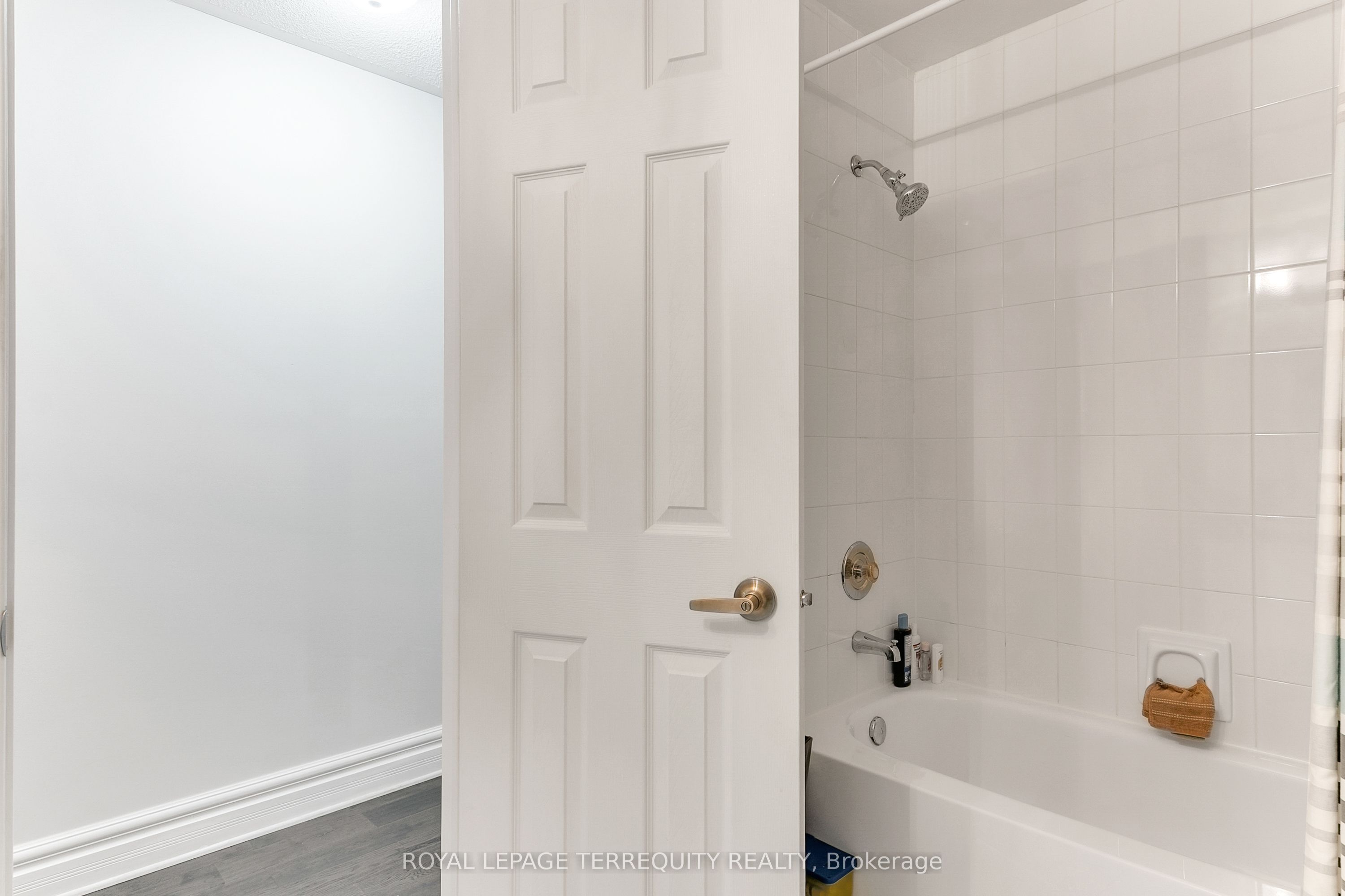 372 Queens Drive Property Photo 26