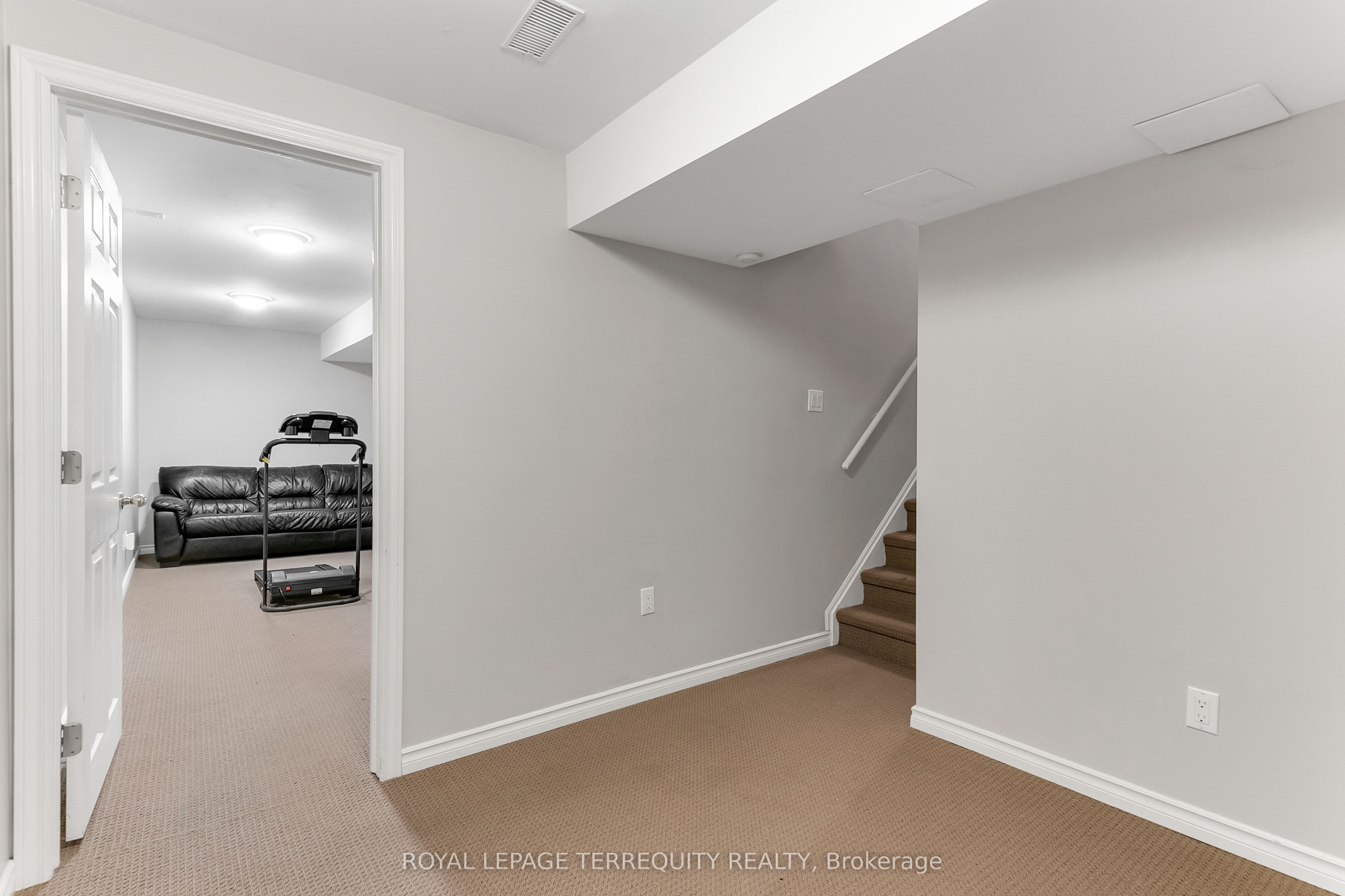 372 Queens Drive Property Photo 27
