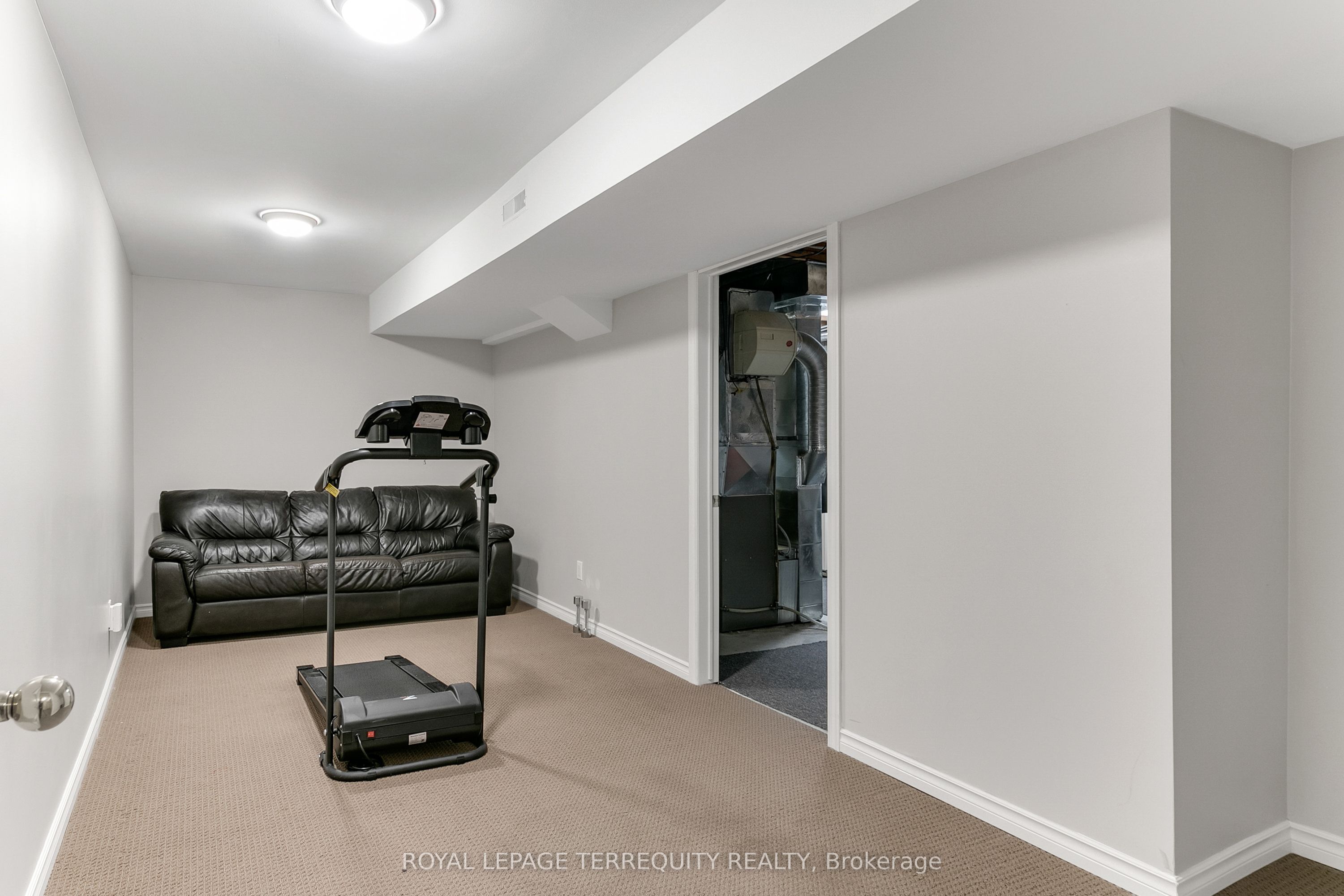 372 Queens Drive Property Photo 28