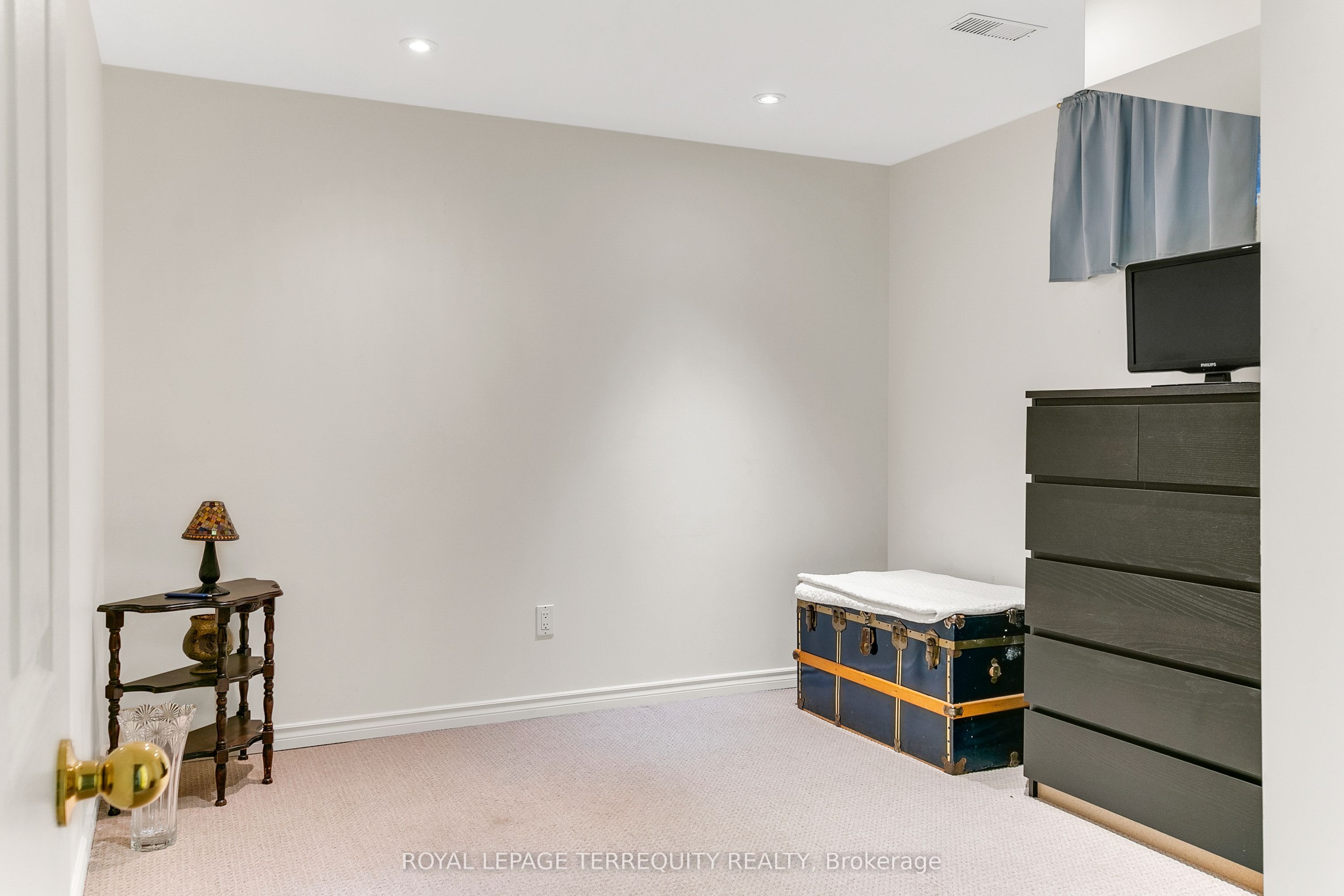 372 Queens Drive Property Photo 29