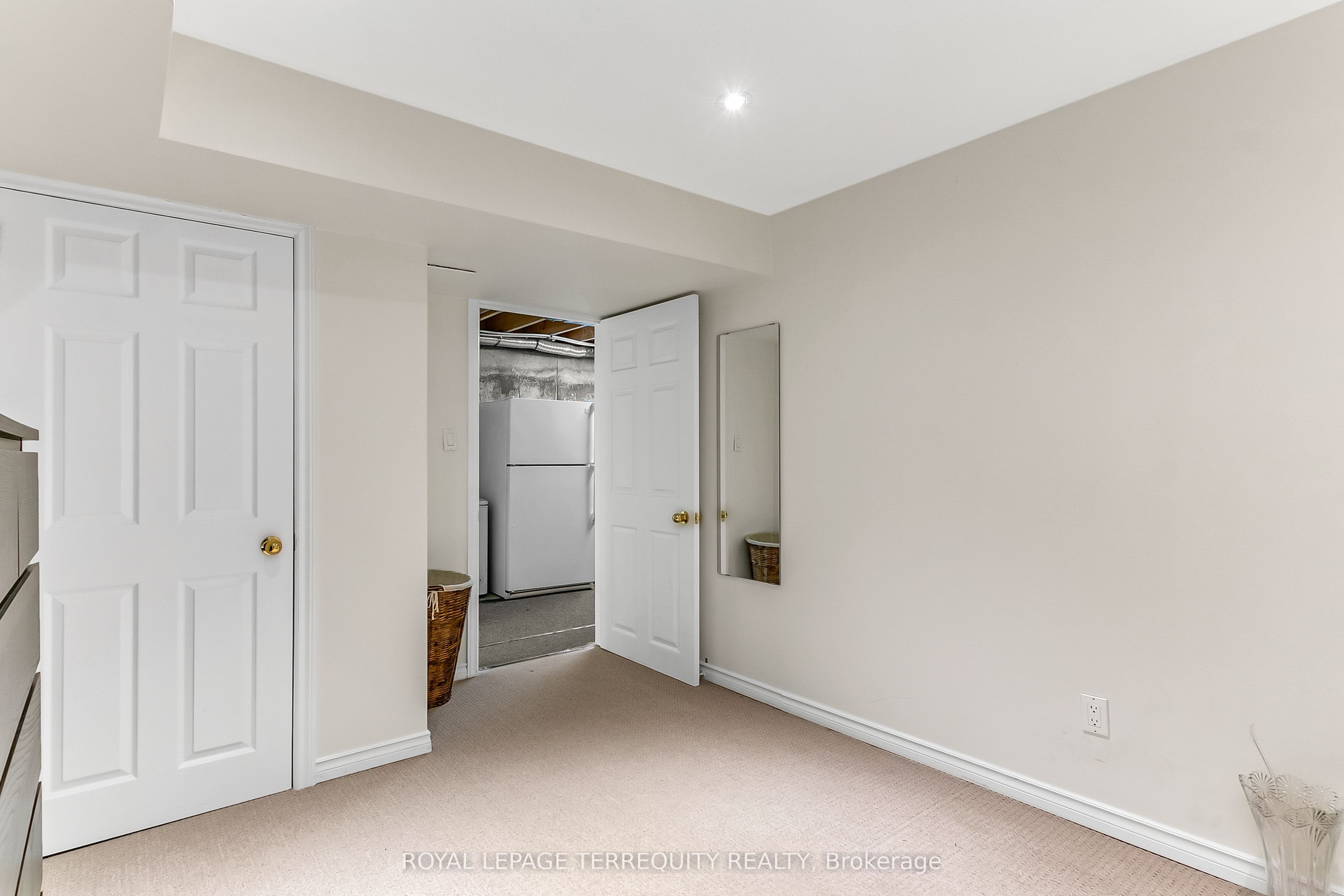 372 Queens Drive Property Photo 30