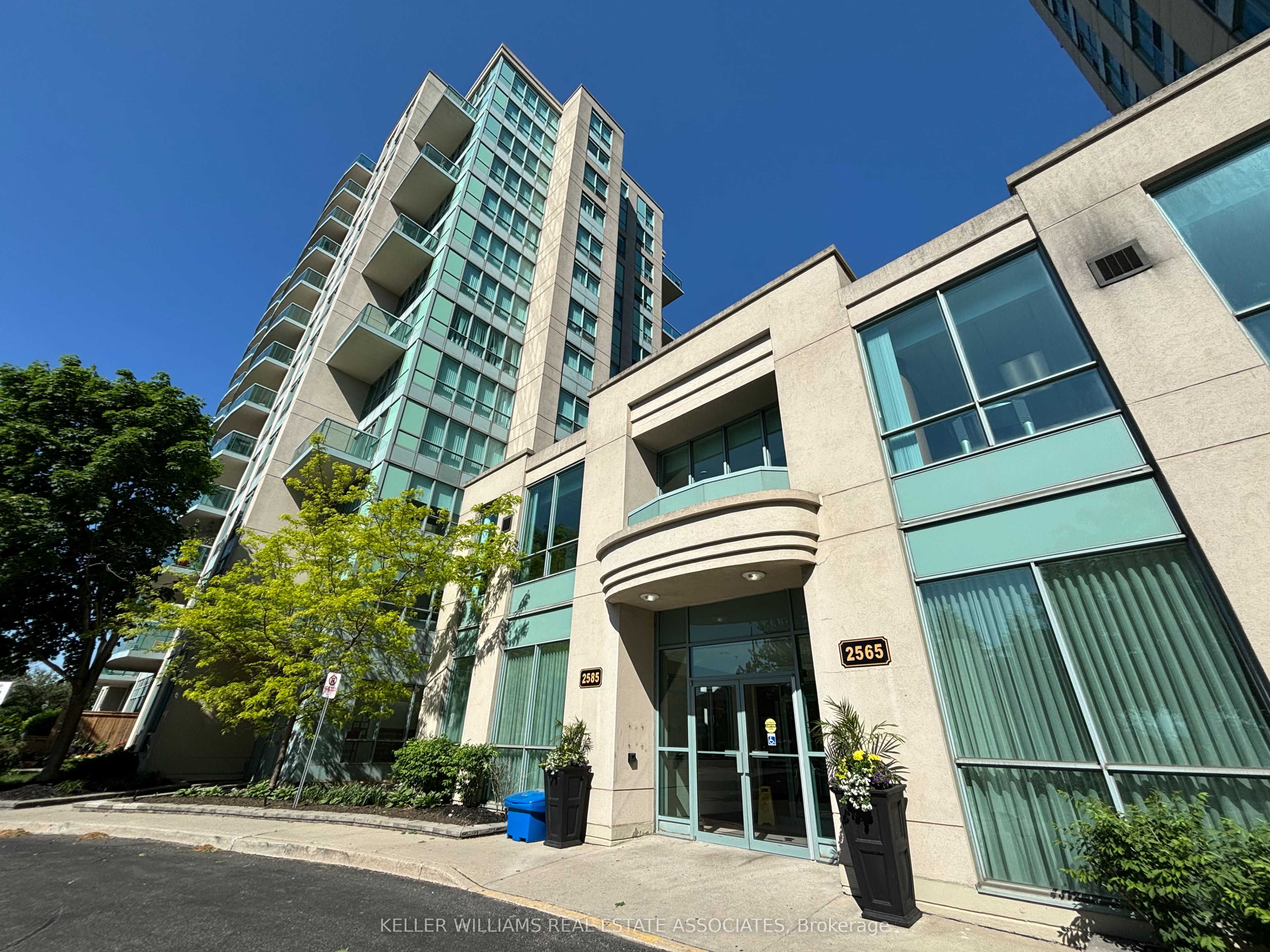 2585 Erin Centre Boulevard 809 Property Photo 1