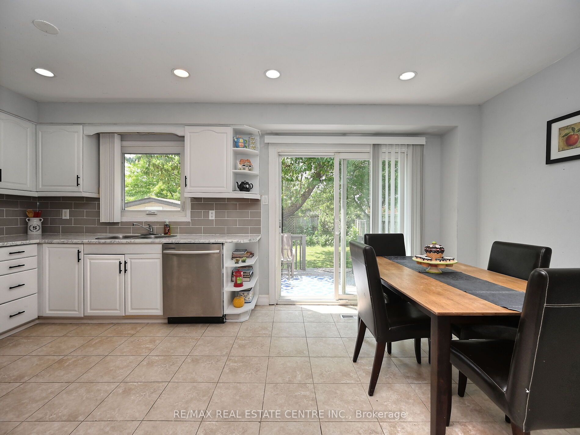 8 Stephensen Court Property Photo 13