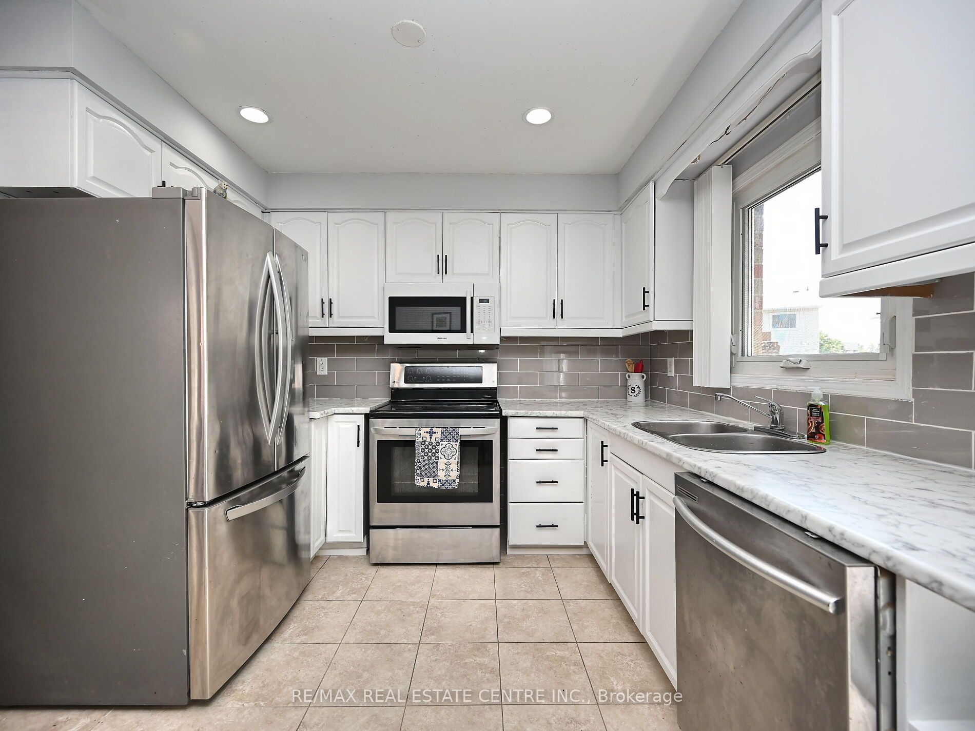 8 Stephensen Court Property Photo 16