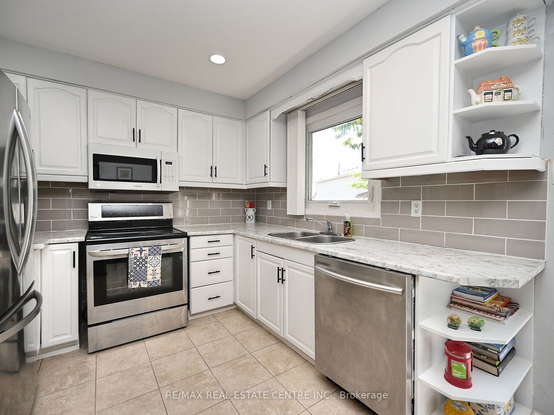 8 Stephensen Court Property Photo 17