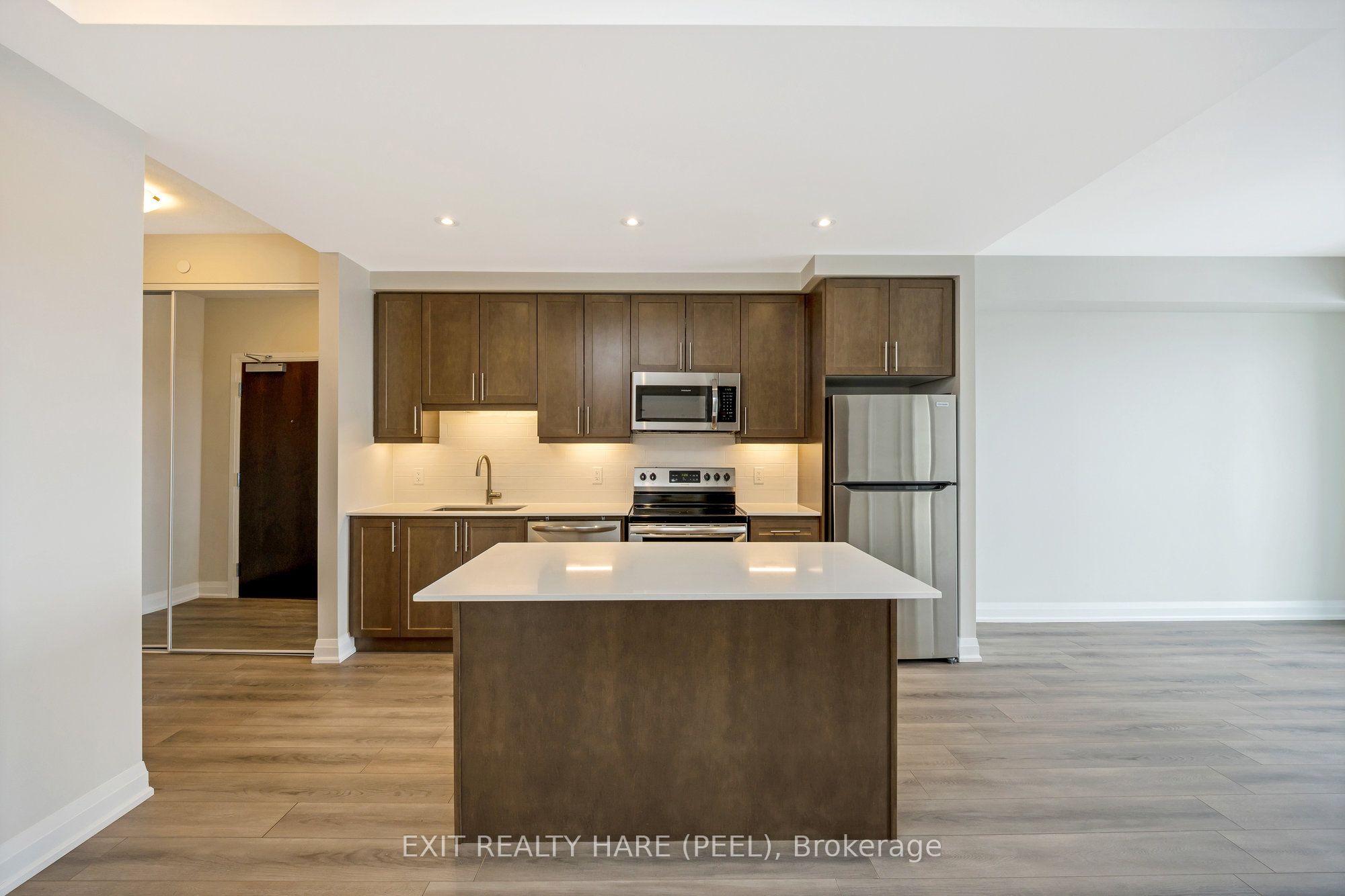 15 Lynch Street 901 Property Photo 1
