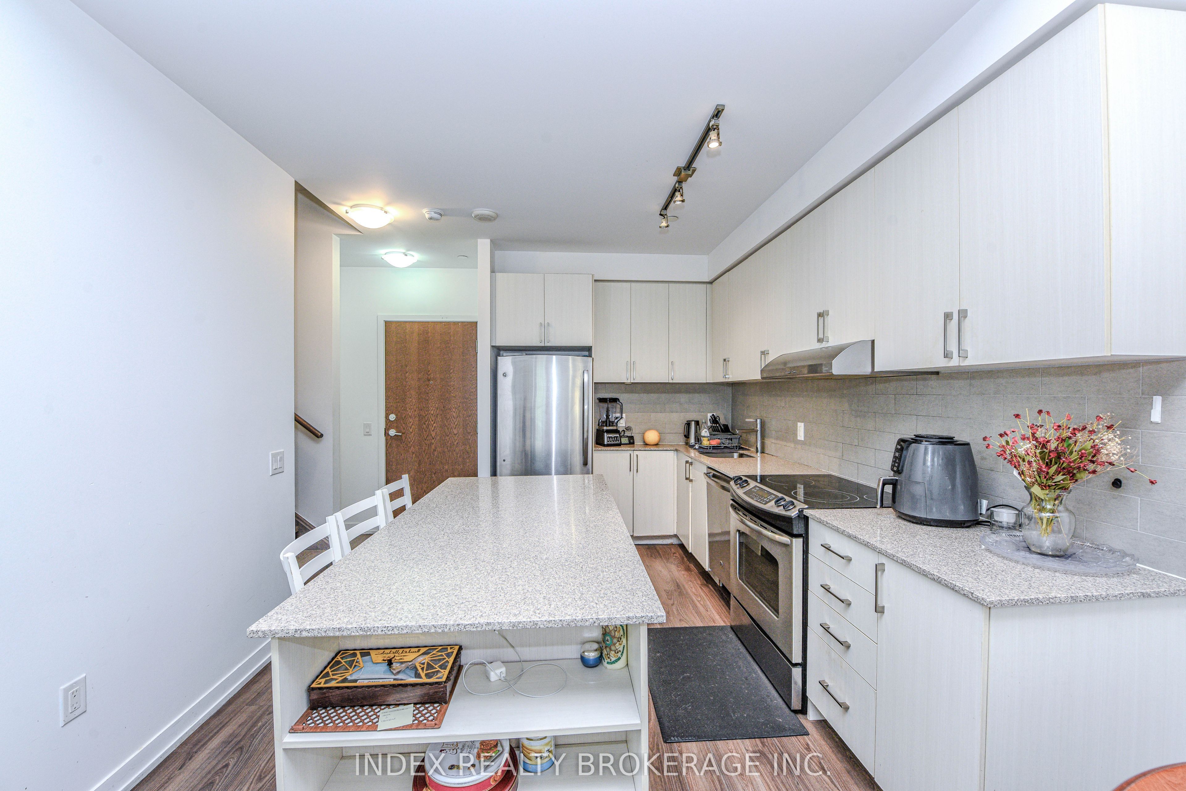 2560 Eglinton Avenue 103 Property Photo 1