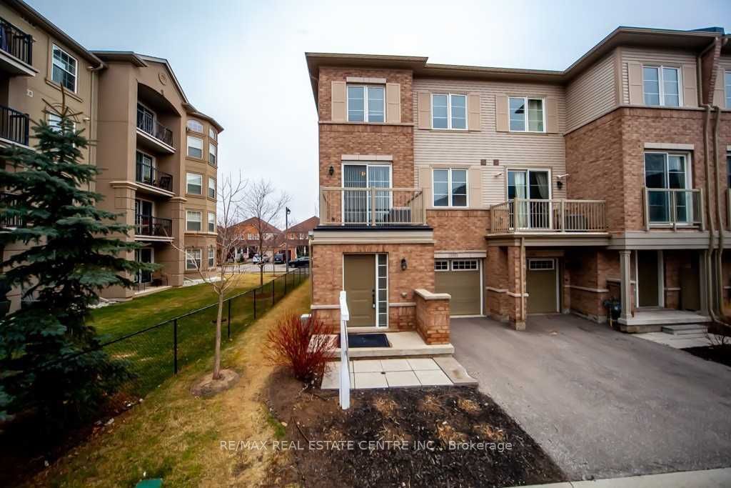 #145 - 165 Hampshire Way Property Photo 1