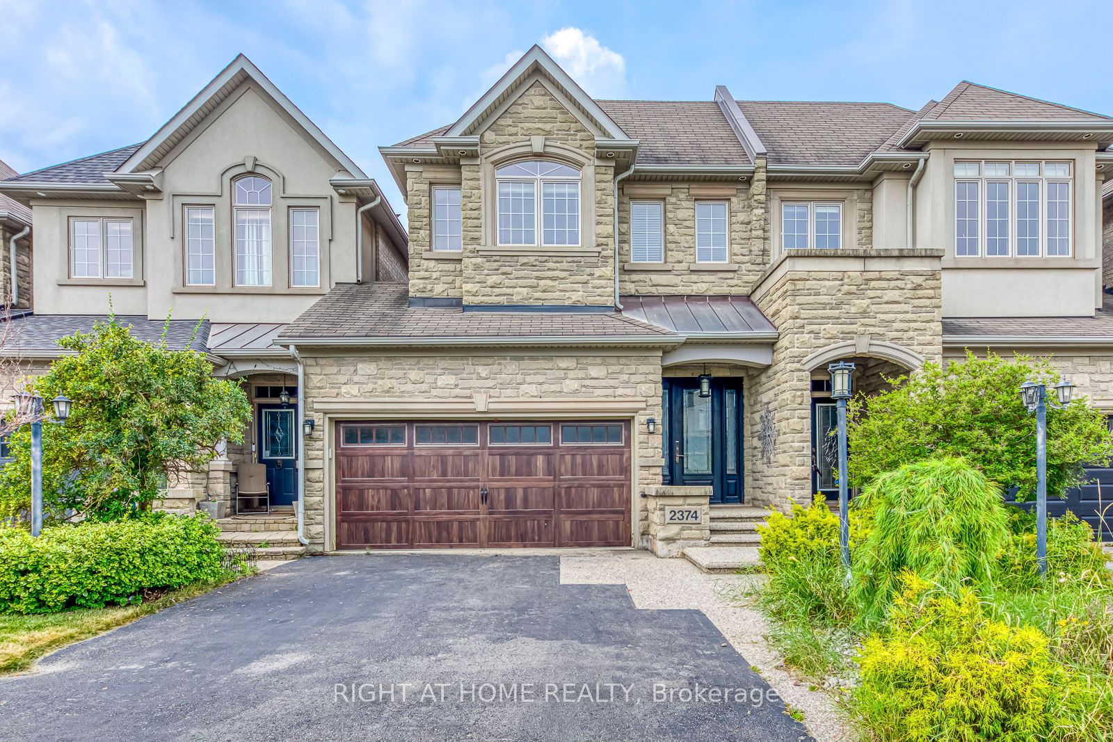 2374 Wasaga Drive Property Photo 1