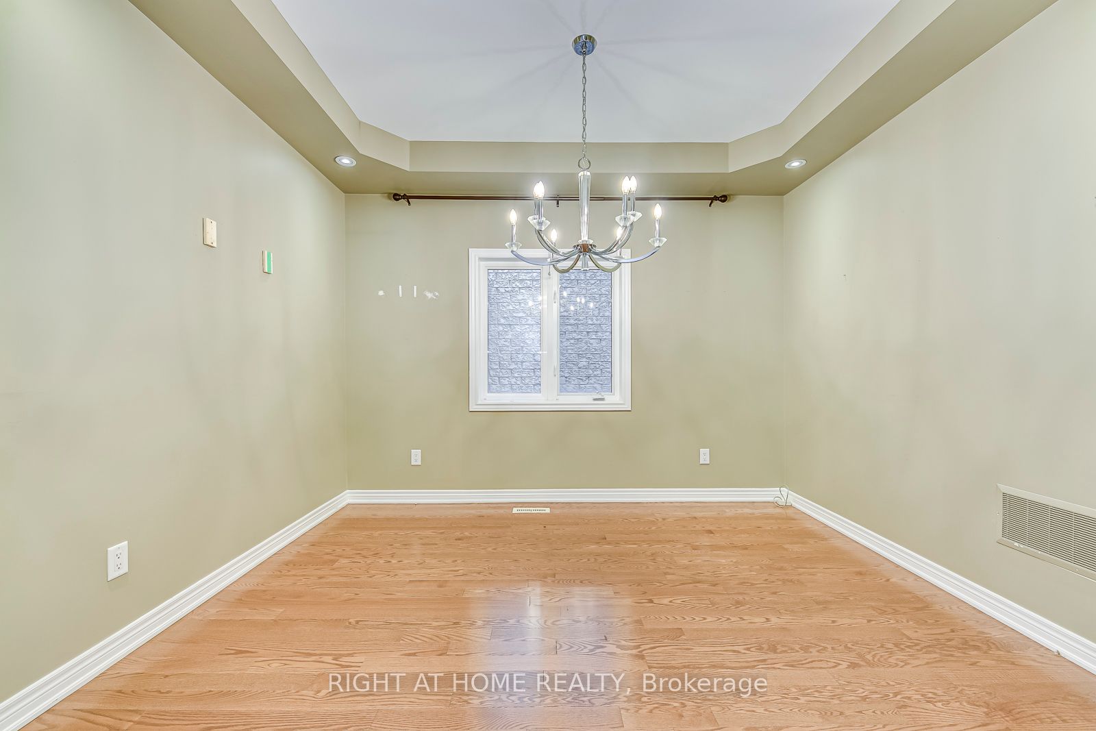 2374 Wasaga Drive Property Photo 5