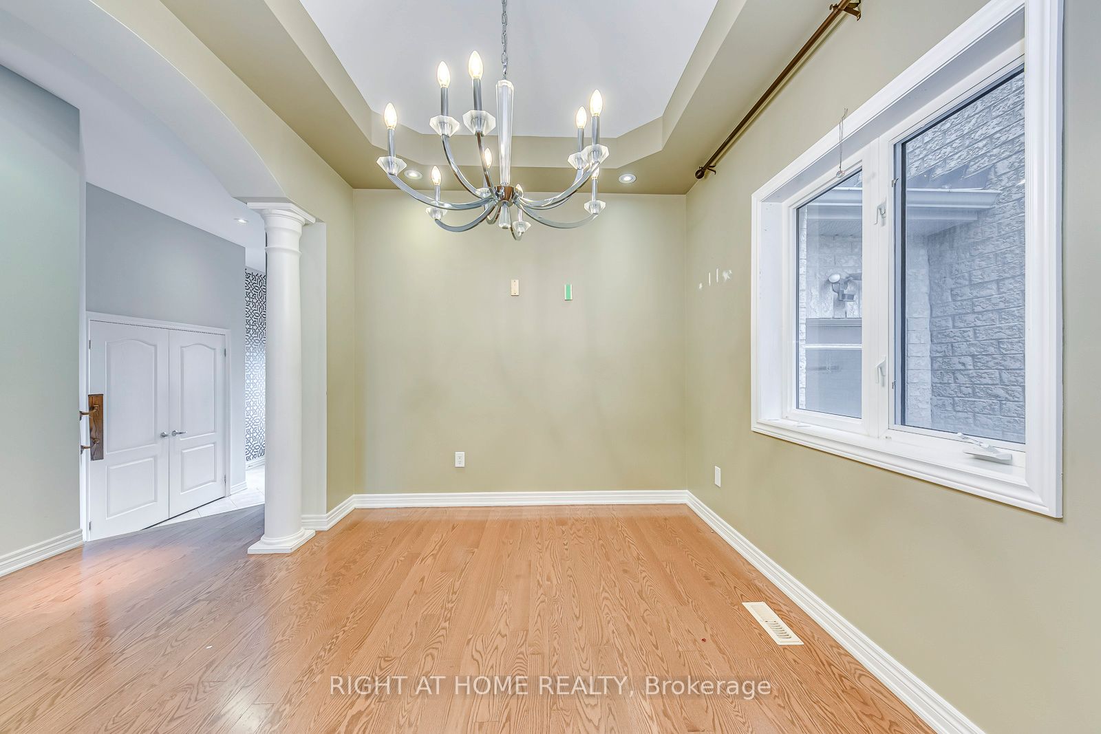 2374 Wasaga Drive Property Photo 7