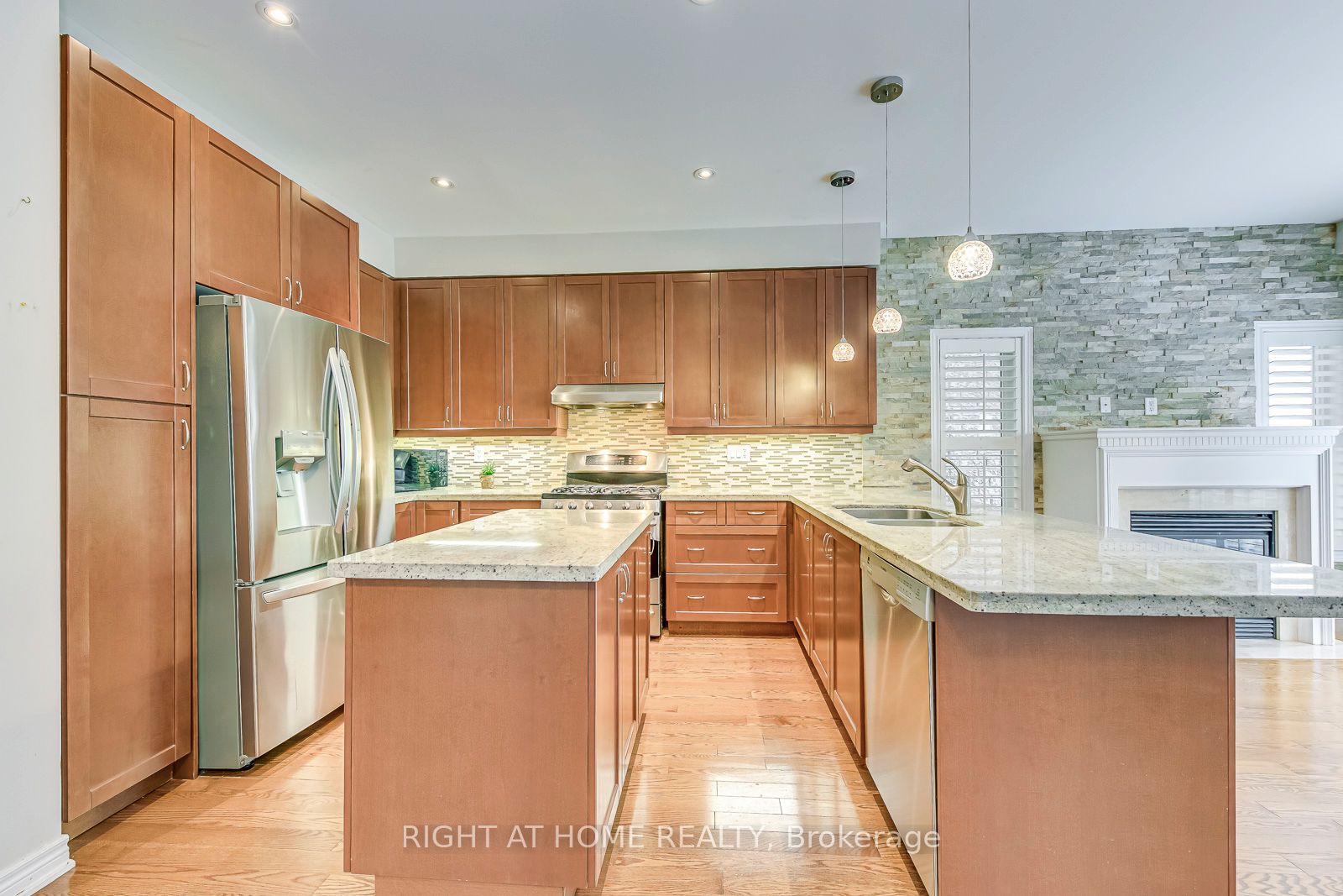 2374 Wasaga Drive Property Photo 9