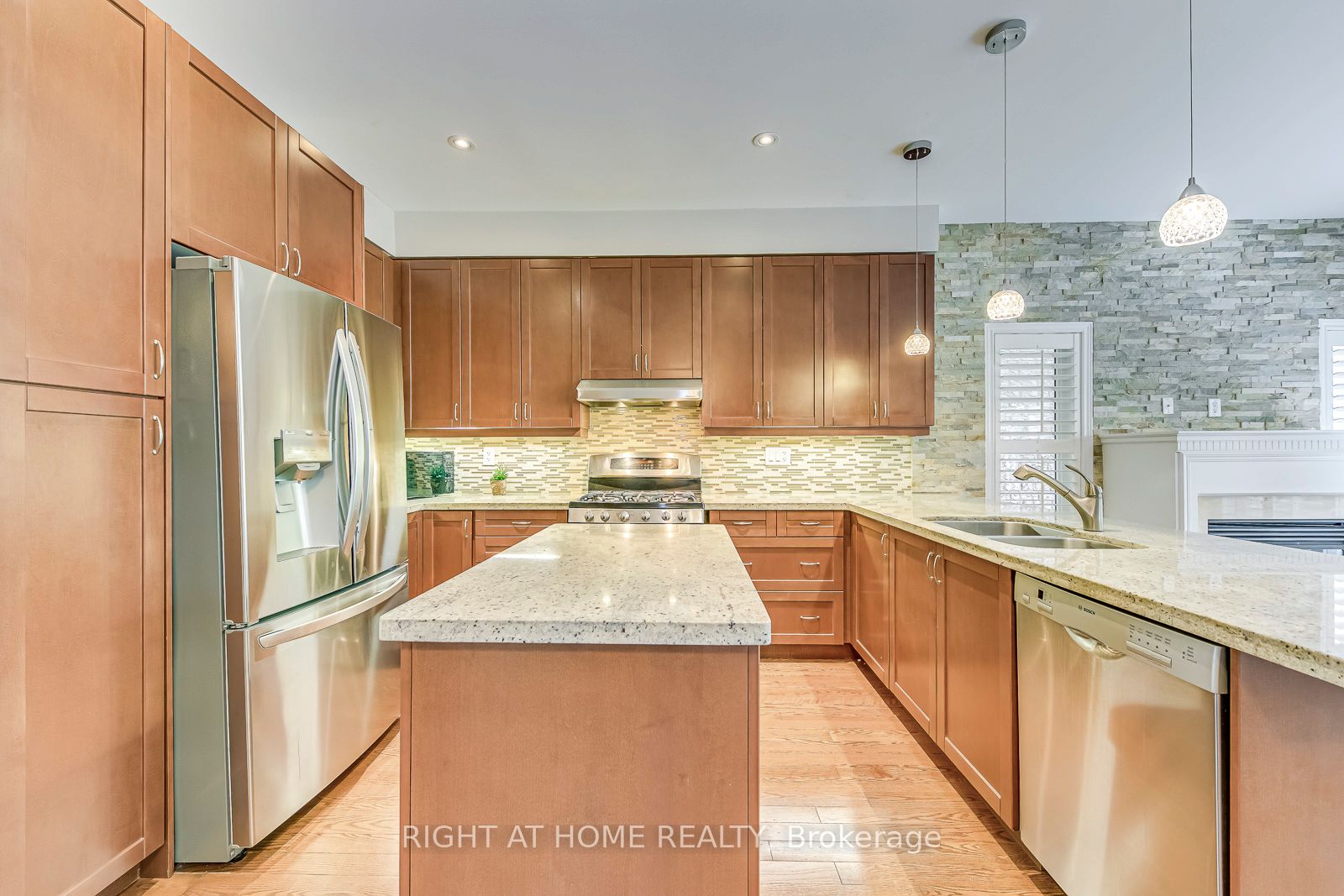 2374 Wasaga Drive Property Photo 10