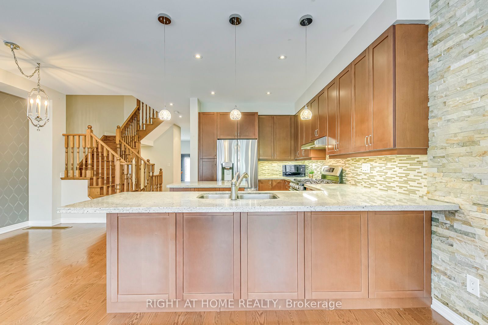 2374 Wasaga Drive Property Photo 12