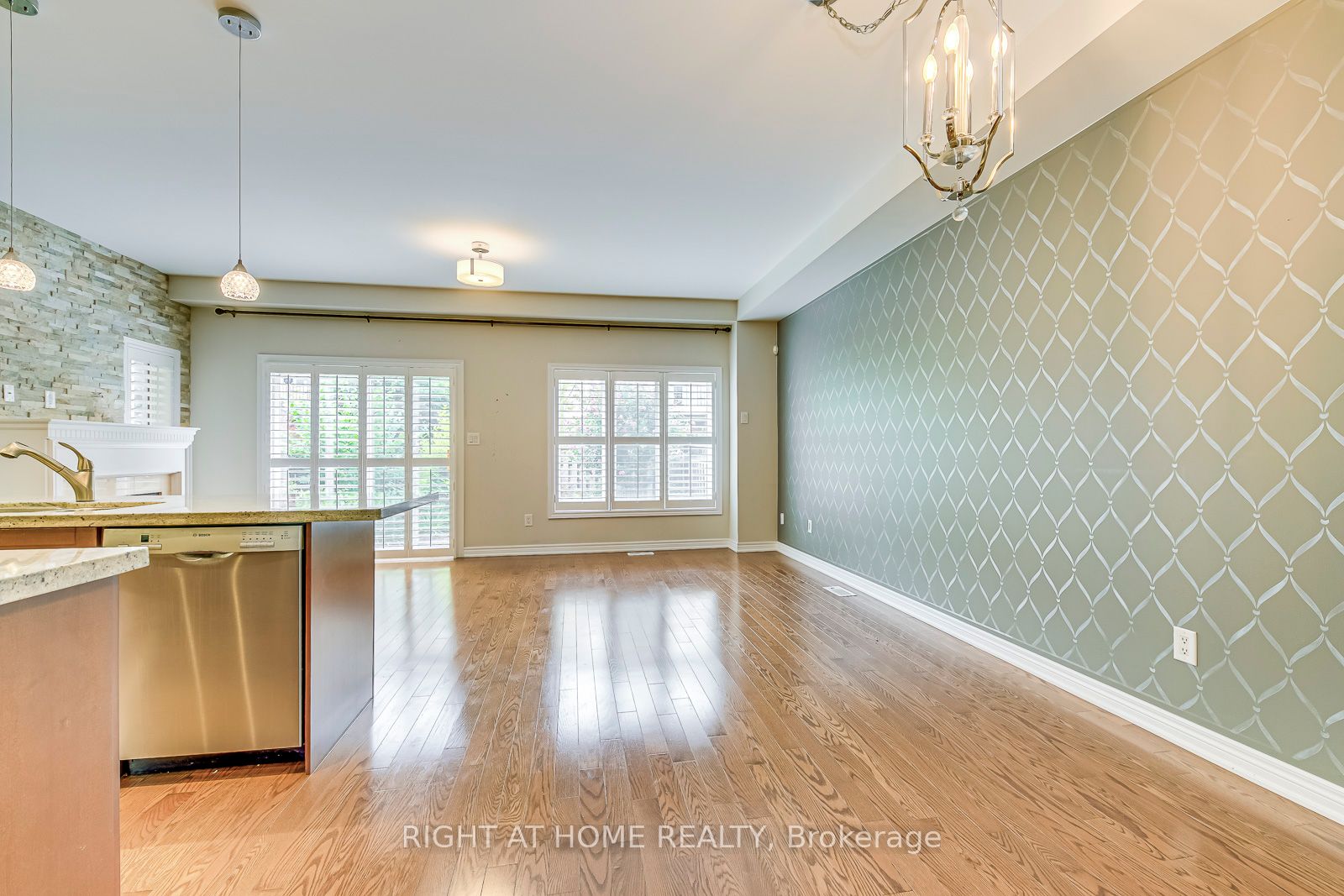 2374 Wasaga Drive Property Photo 14