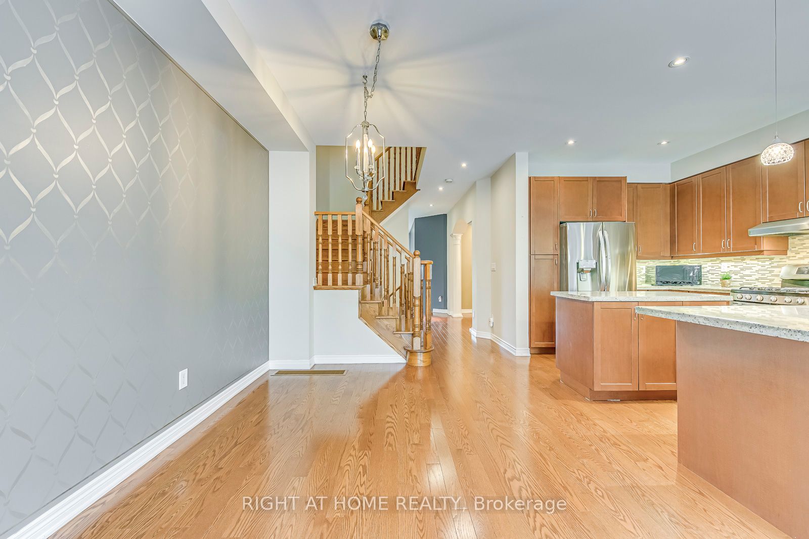 2374 Wasaga Drive Property Photo 15