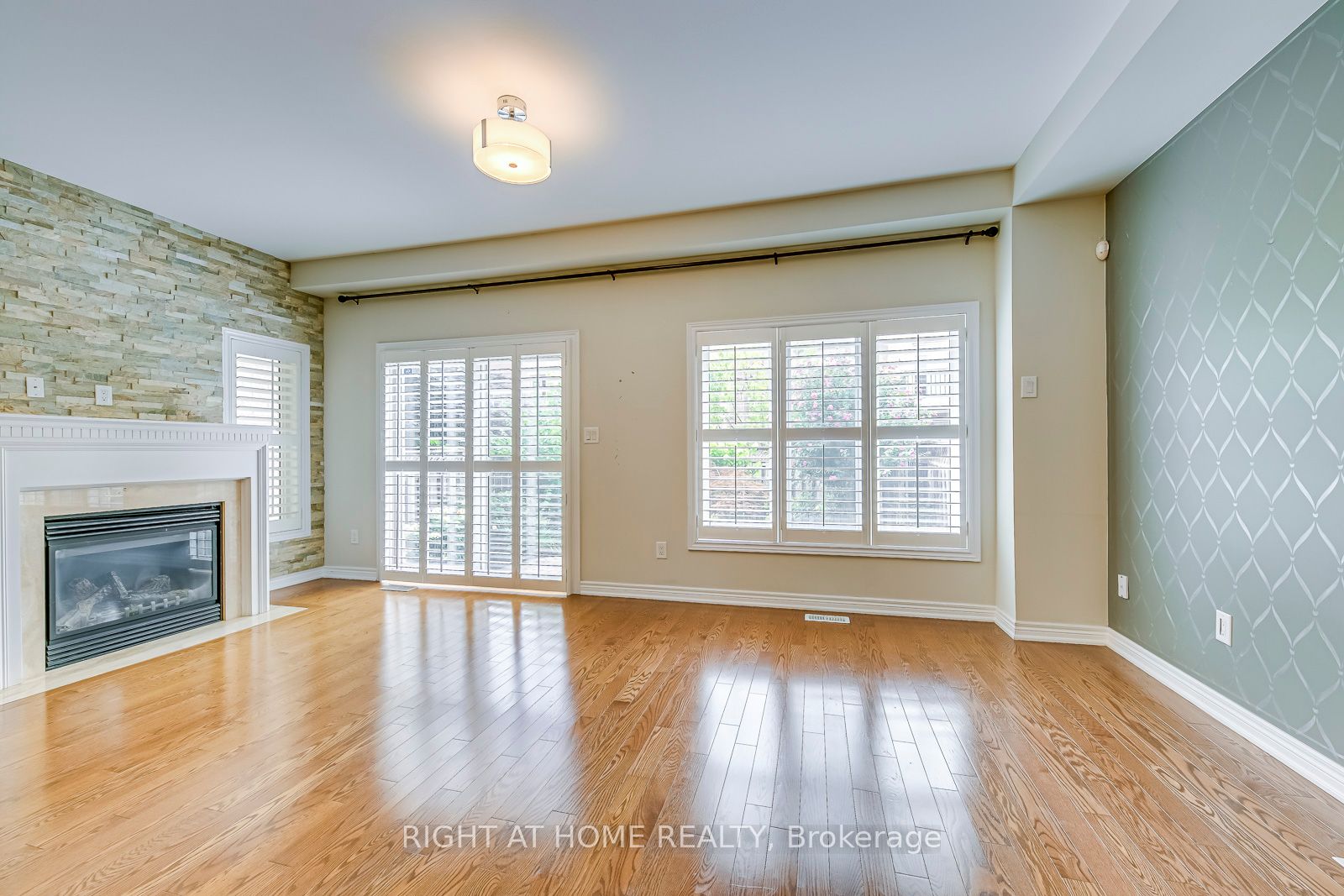2374 Wasaga Drive Property Photo 16
