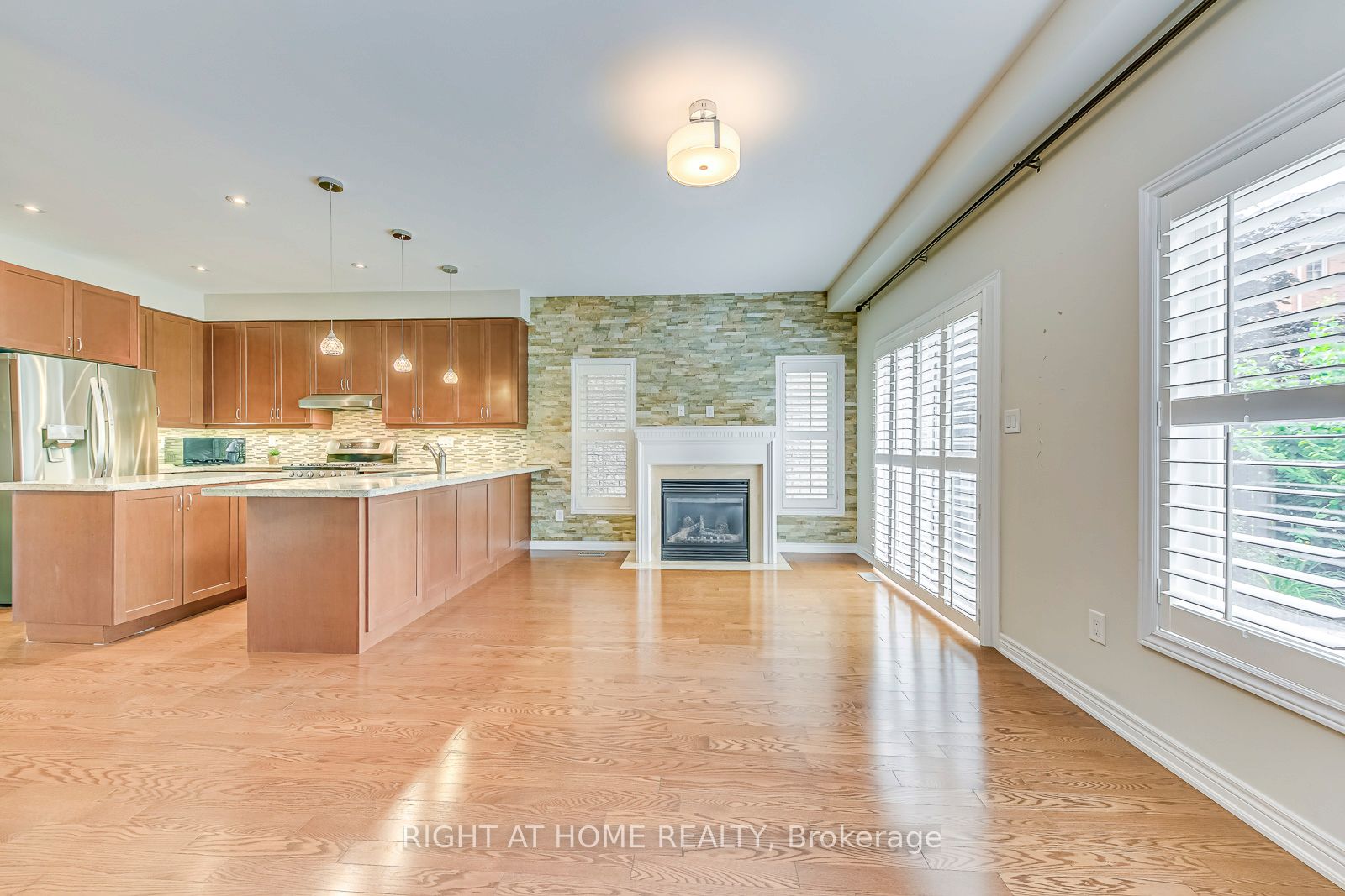 2374 Wasaga Drive Property Photo 17