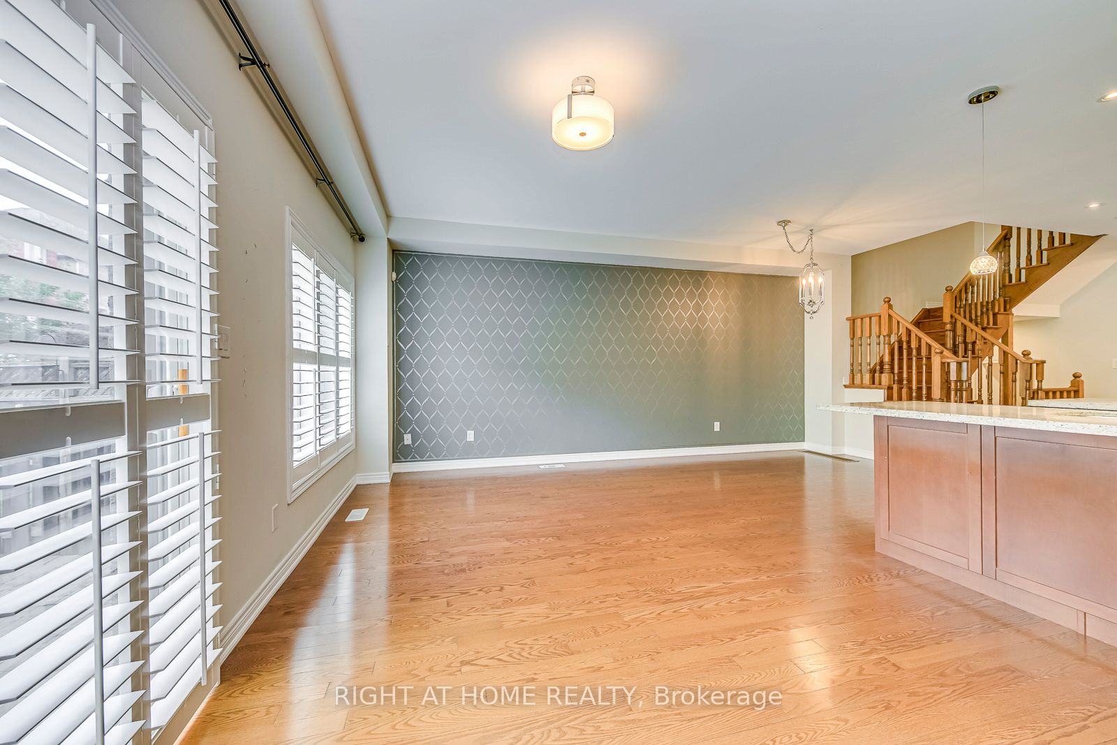 2374 Wasaga Drive Property Photo 18