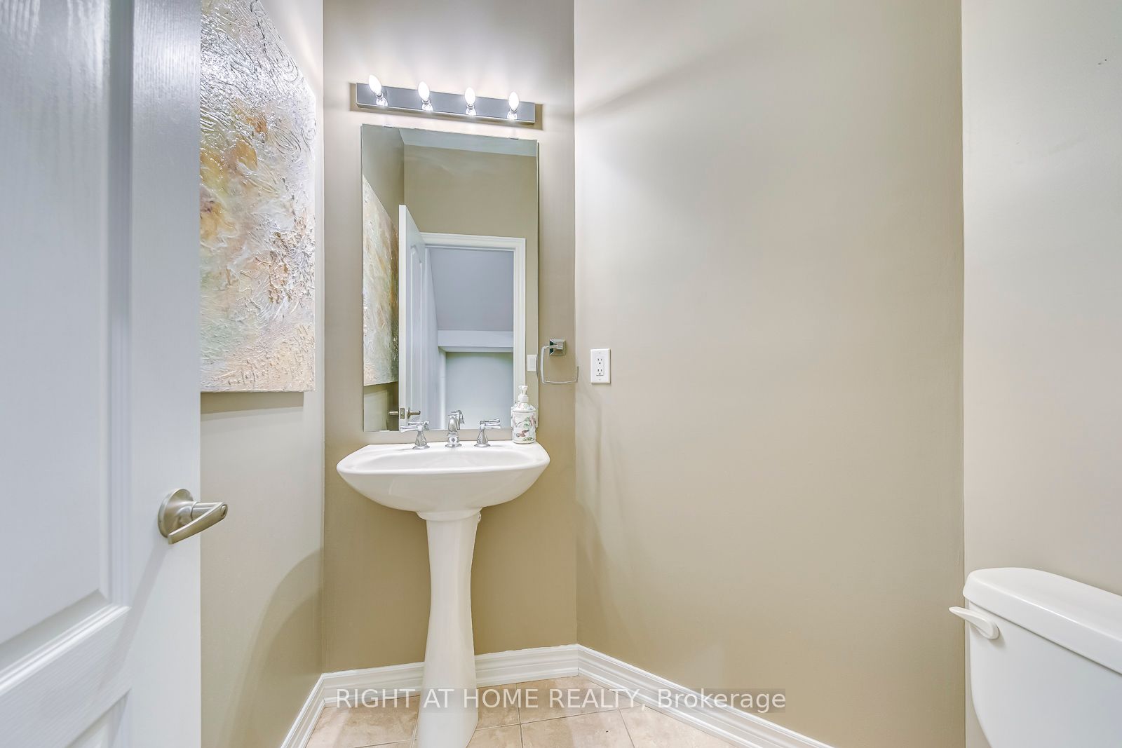 2374 Wasaga Drive Property Photo 19