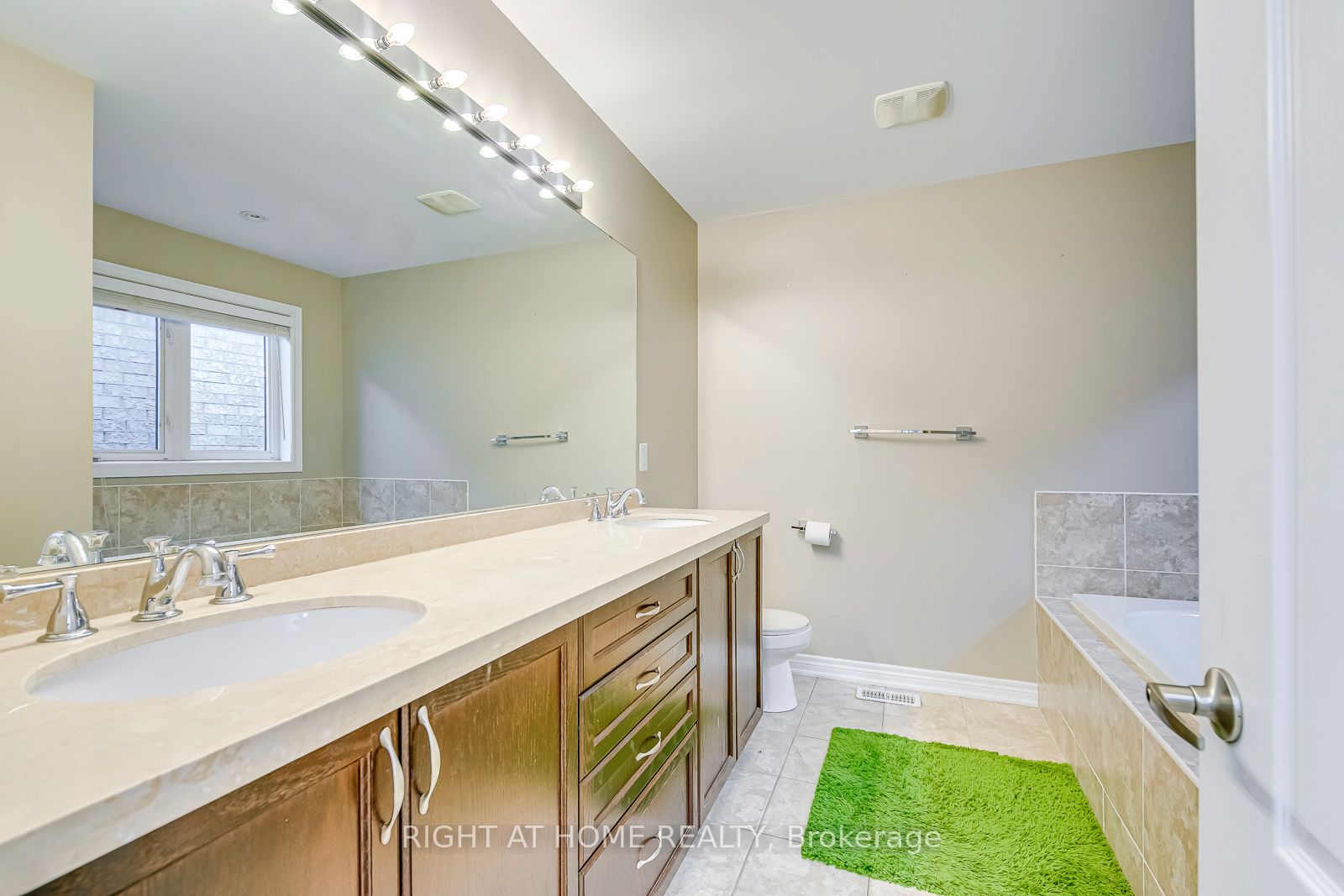 2374 Wasaga Drive Property Photo 26