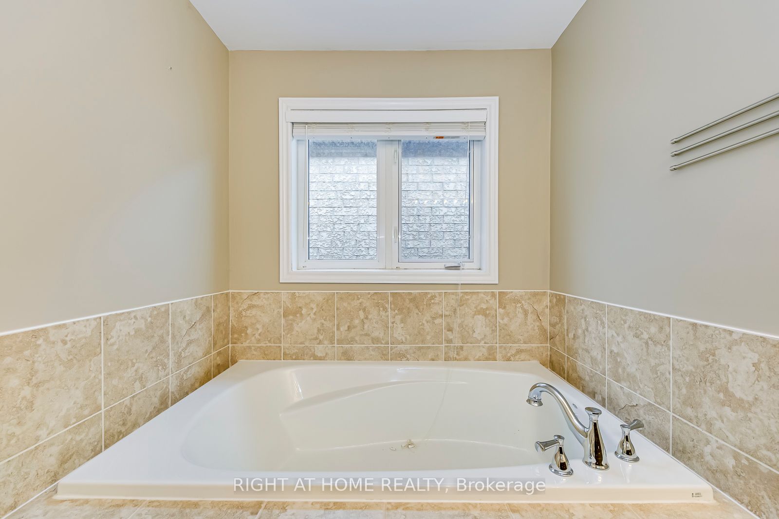 2374 Wasaga Drive Property Photo 28