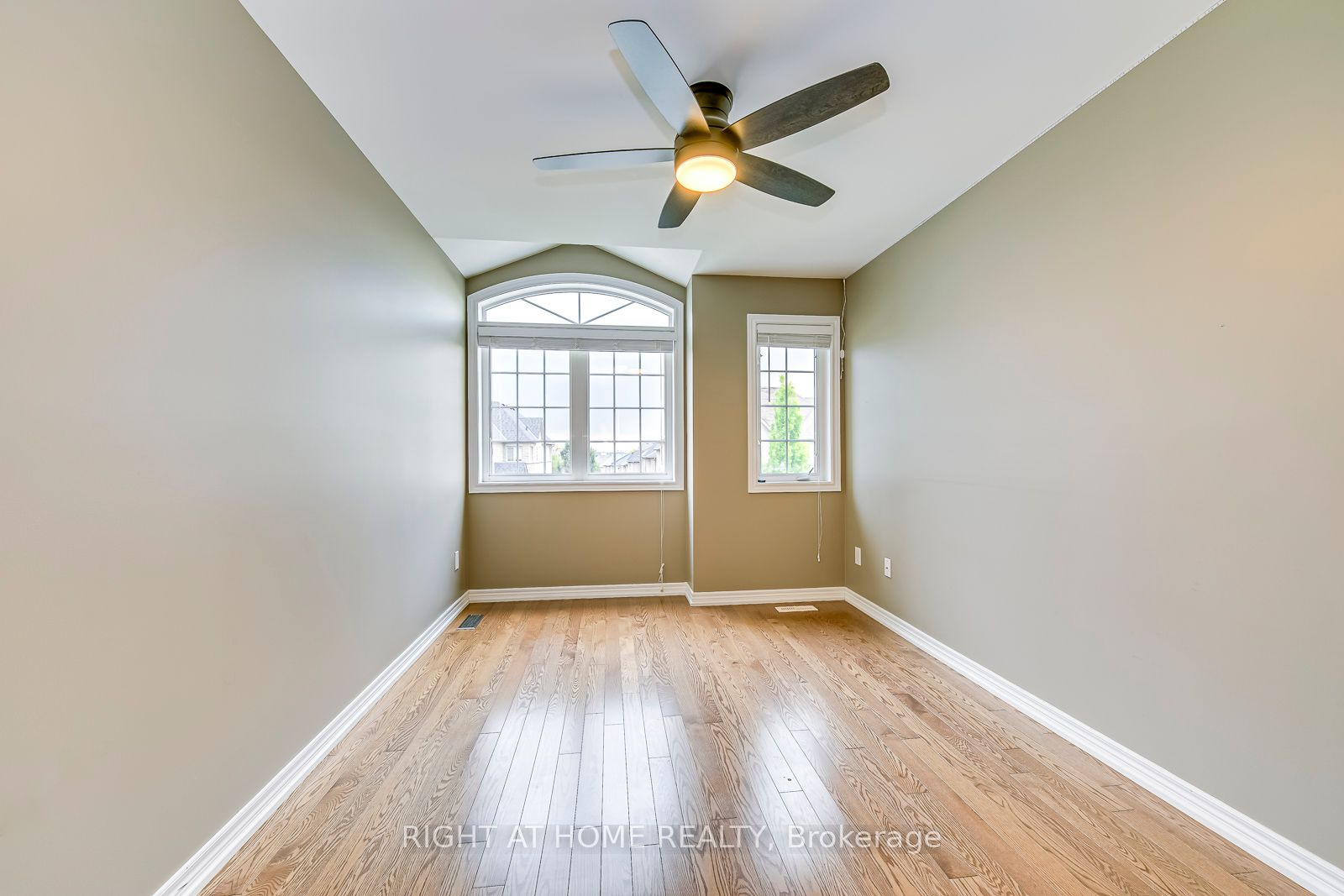 2374 Wasaga Drive Property Photo 29